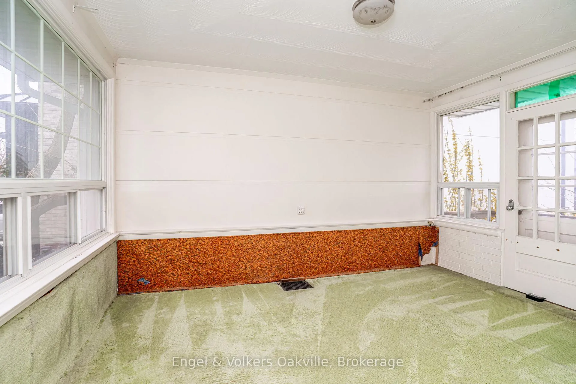 Photo 13 of 98 Prince Edward Drive S, Etobicoke, Stonegate-Queensway — HOMEH