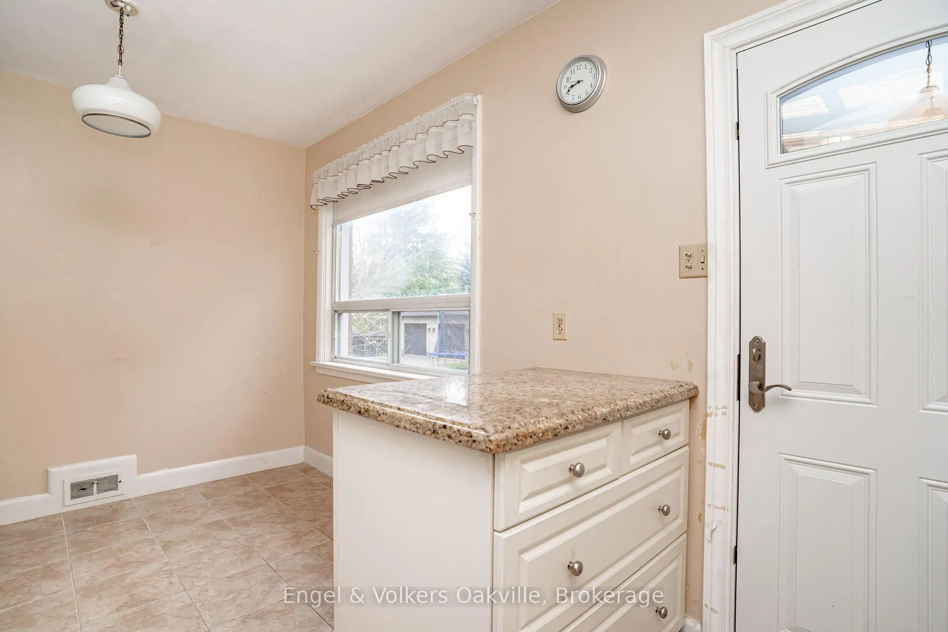 Photo 19 of 98 Prince Edward Drive S, Etobicoke, Stonegate-Queensway — HOMEH