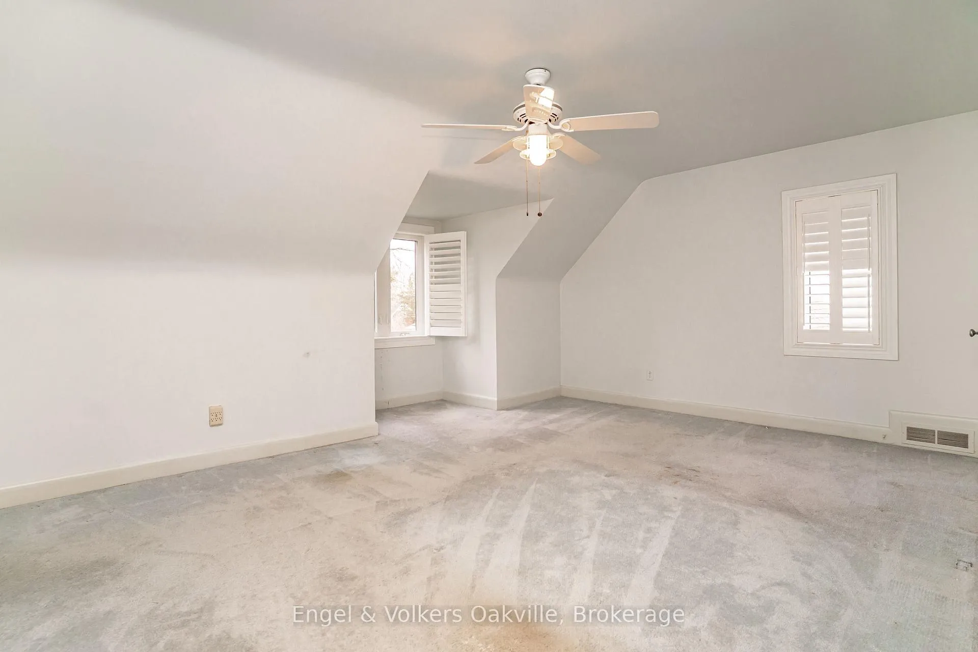 Photo 23 of 98 Prince Edward Drive S, Etobicoke, Stonegate-Queensway — HOMEH