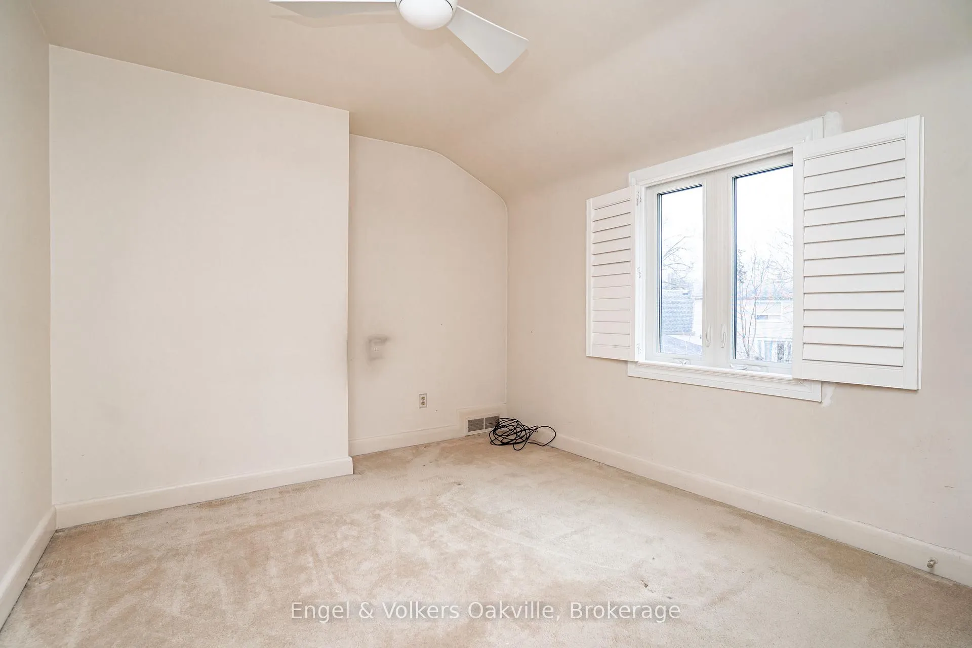 Photo 25 of 98 Prince Edward Drive S, Etobicoke, Stonegate-Queensway — HOMEH