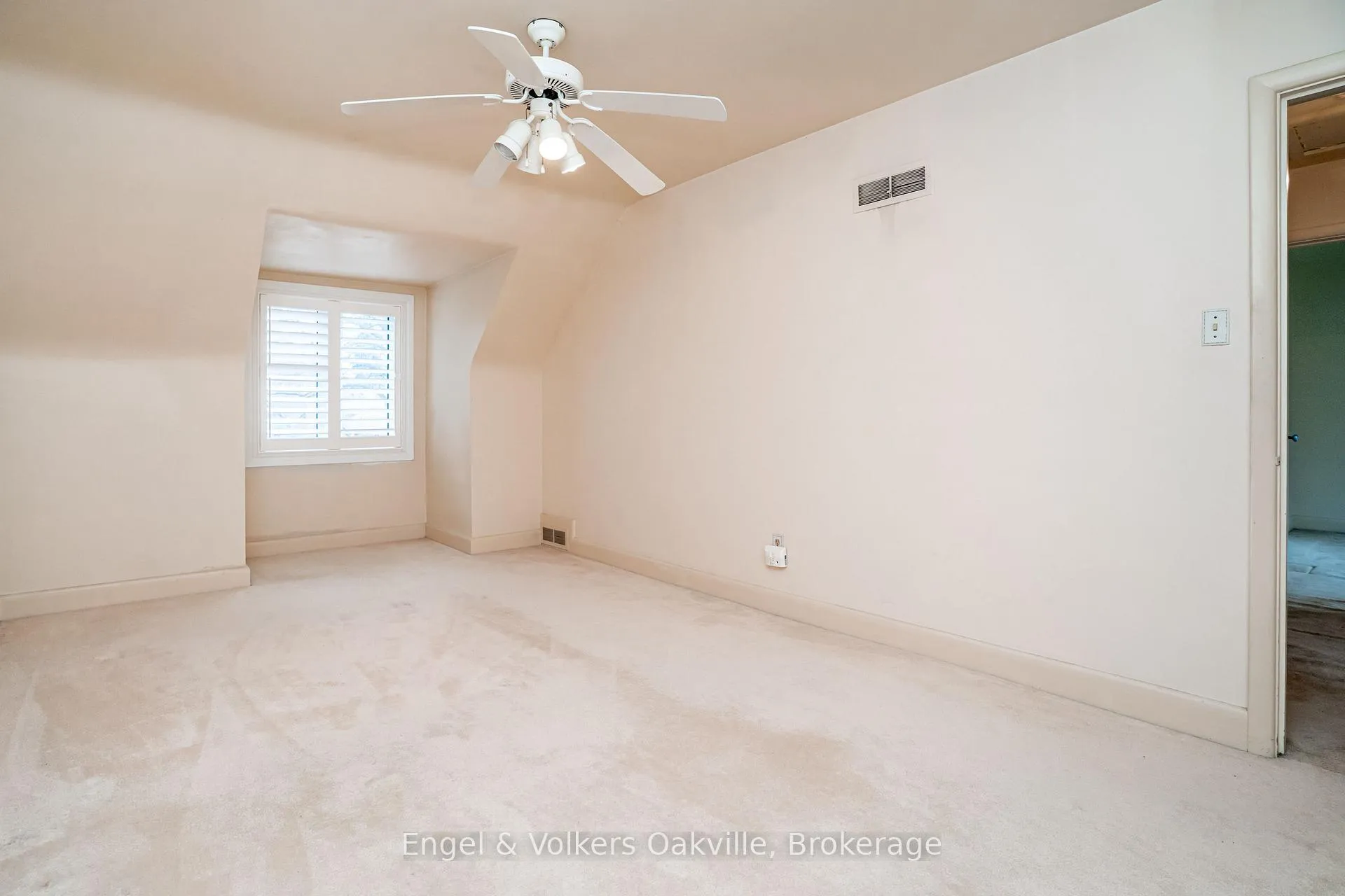 Photo 29 of 98 Prince Edward Drive S, Etobicoke, Stonegate-Queensway — HOMEH