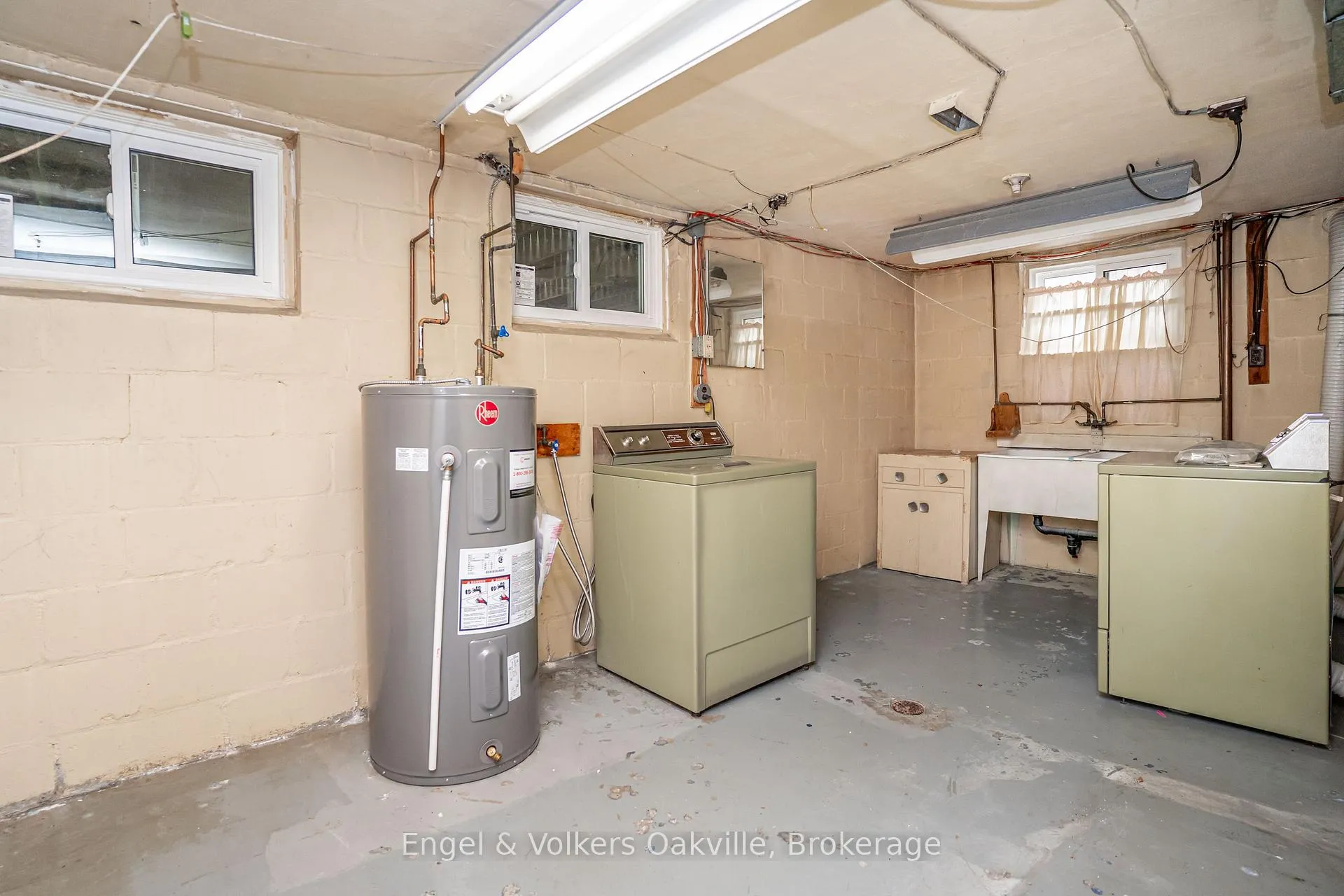 Photo 36 of 98 Prince Edward Drive S, Etobicoke, Stonegate-Queensway — HOMEH