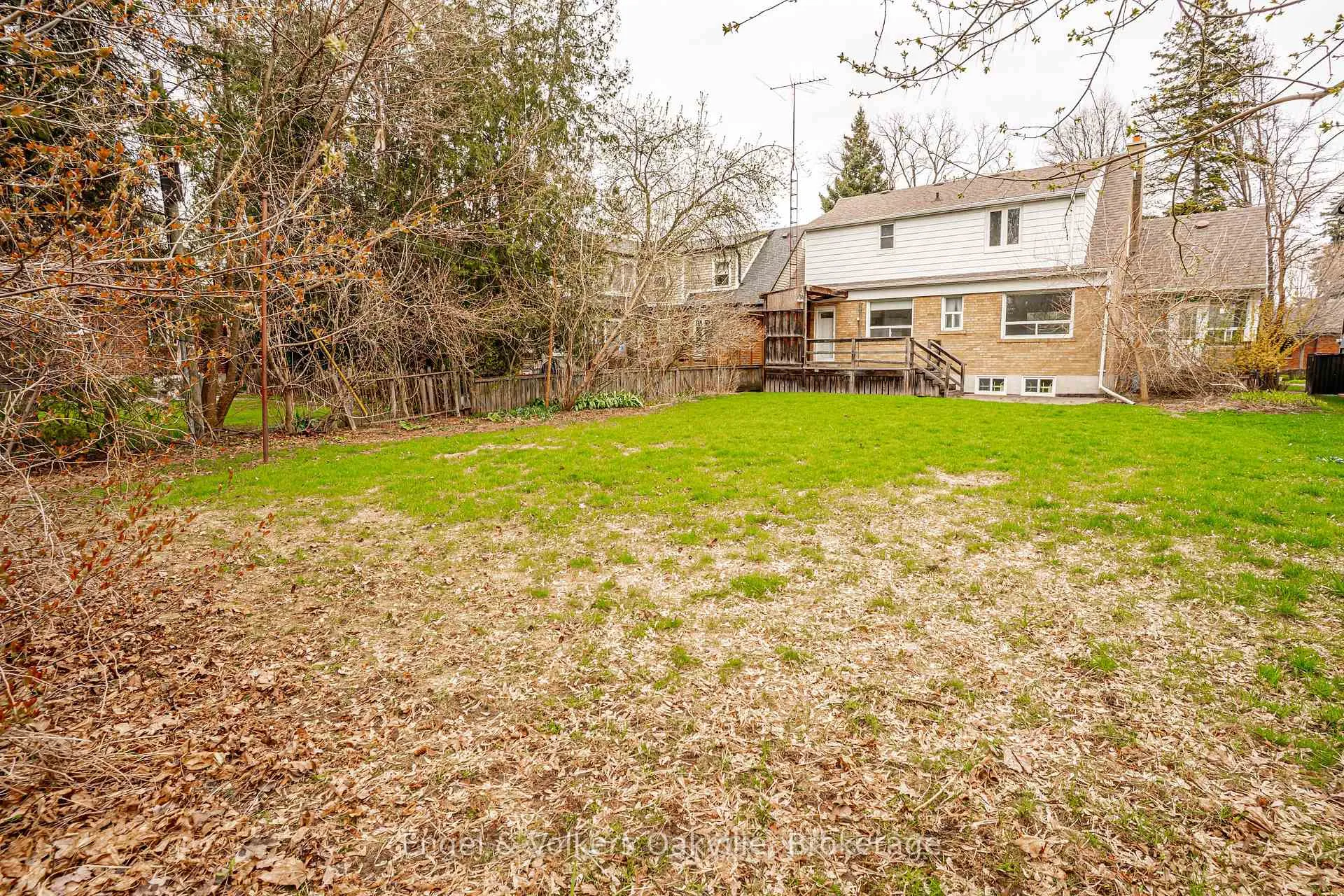 Photo 39 of 98 Prince Edward Drive S, Etobicoke, Stonegate-Queensway — HOMEH