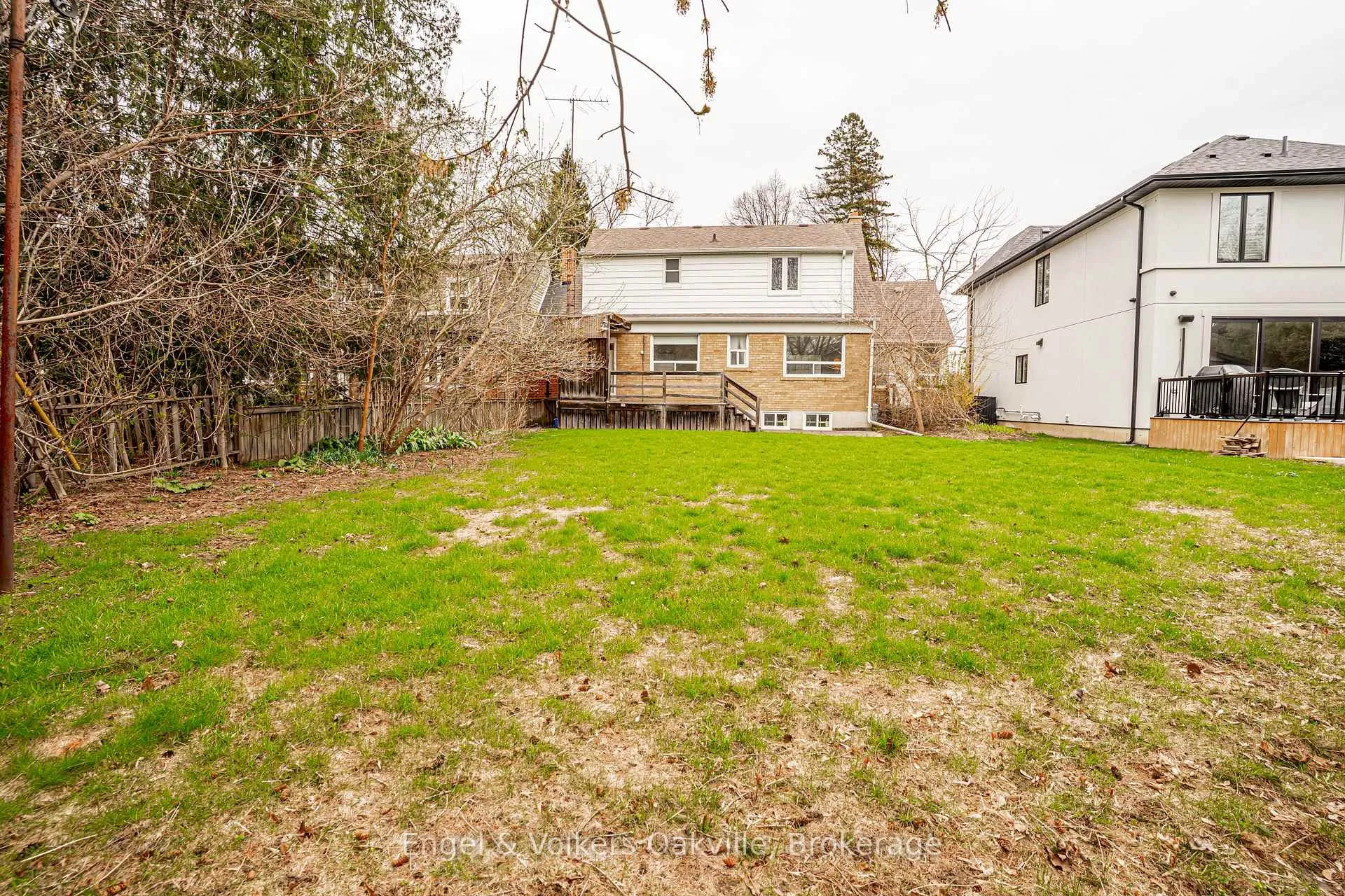 Photo 40 of 98 Prince Edward Drive S, Etobicoke, Stonegate-Queensway — HOMEH