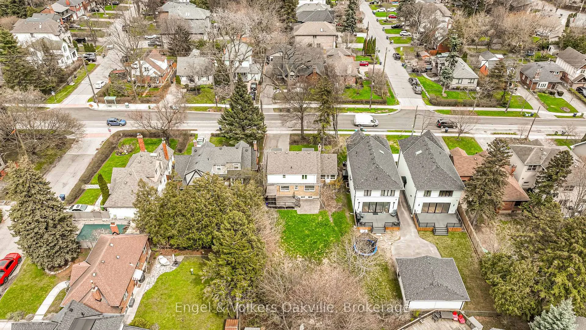 Photo 41 of 98 Prince Edward Drive S, Etobicoke, Stonegate-Queensway — HOMEH