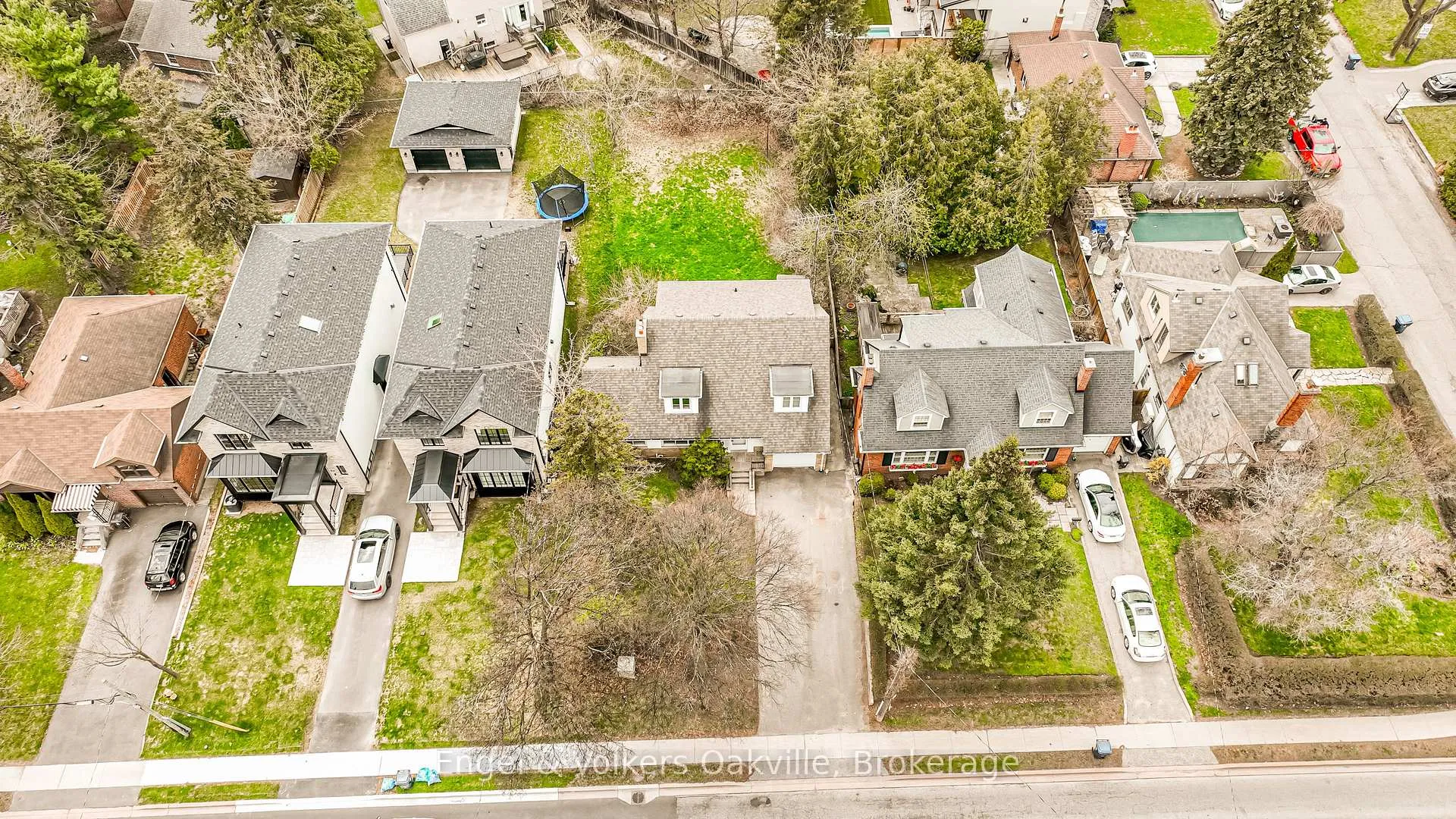 Photo 43 of 98 Prince Edward Drive S, Etobicoke, Stonegate-Queensway — HOMEH