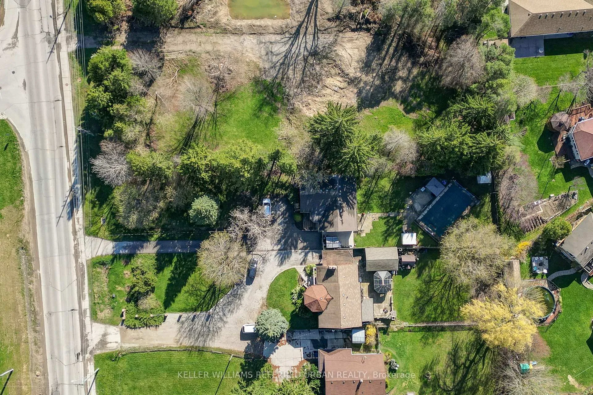 Photo 4 of 610 Commissioners Road W, London, South M — HOMEH
