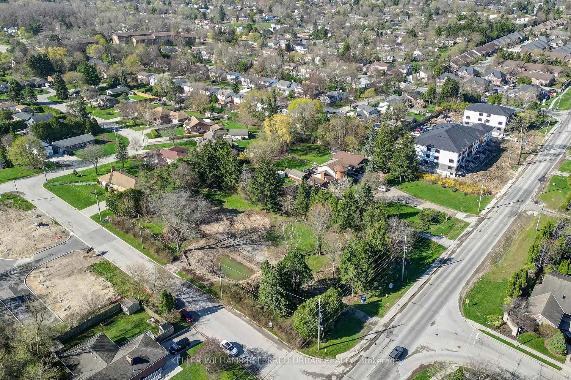 Photo 7 of 610 Commissioners Road W, London, South M — HOMEH