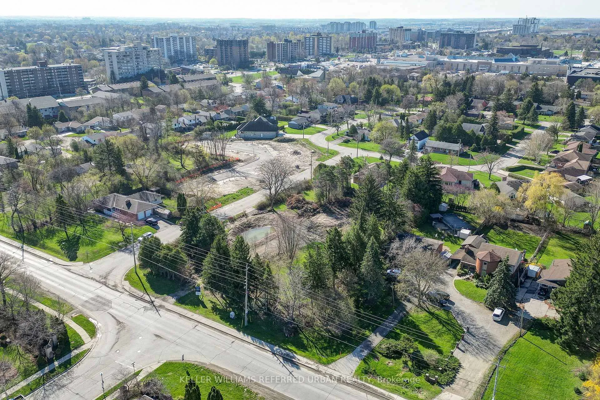 Photo 8 of 610 Commissioners Road W, London, South M — HOMEH