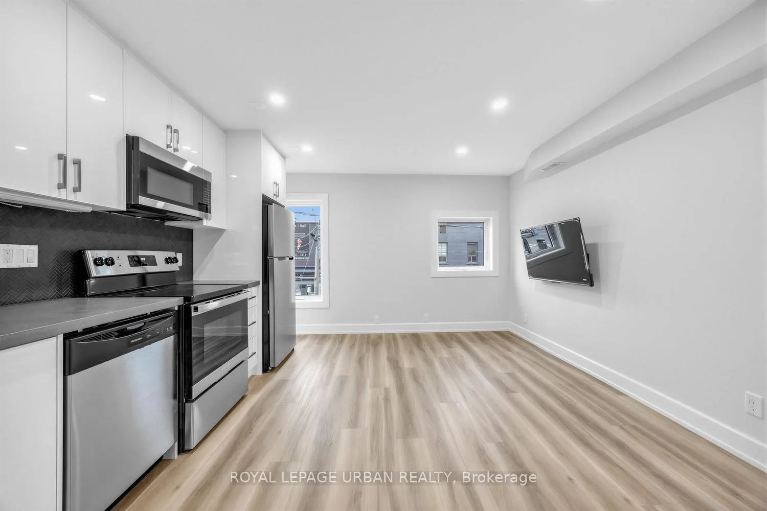 Front of Unit B, 851 Danforth Avenue