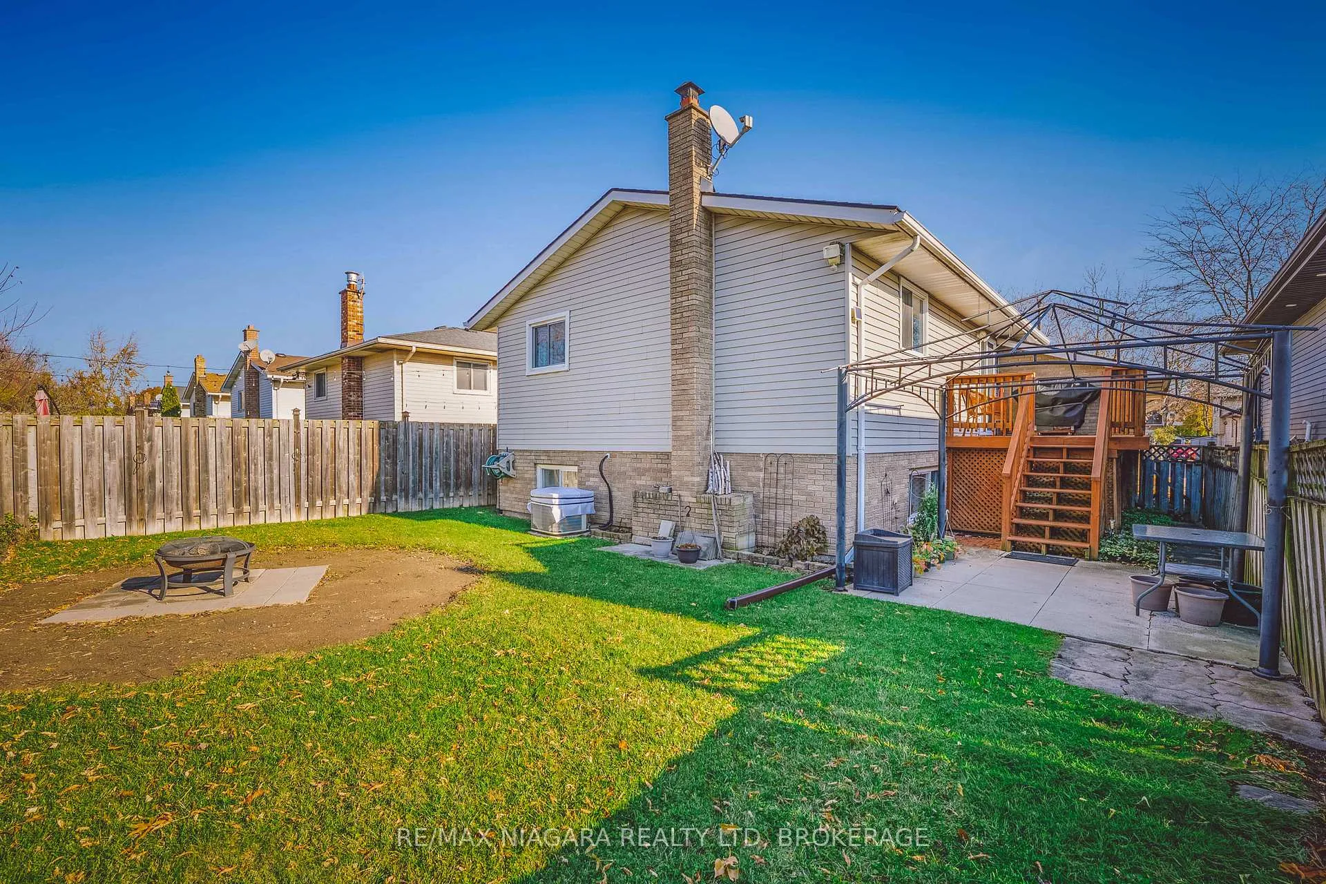 Photo 10 of 26 Ravine Road, St. Catharines, Oakdale — HOMEH