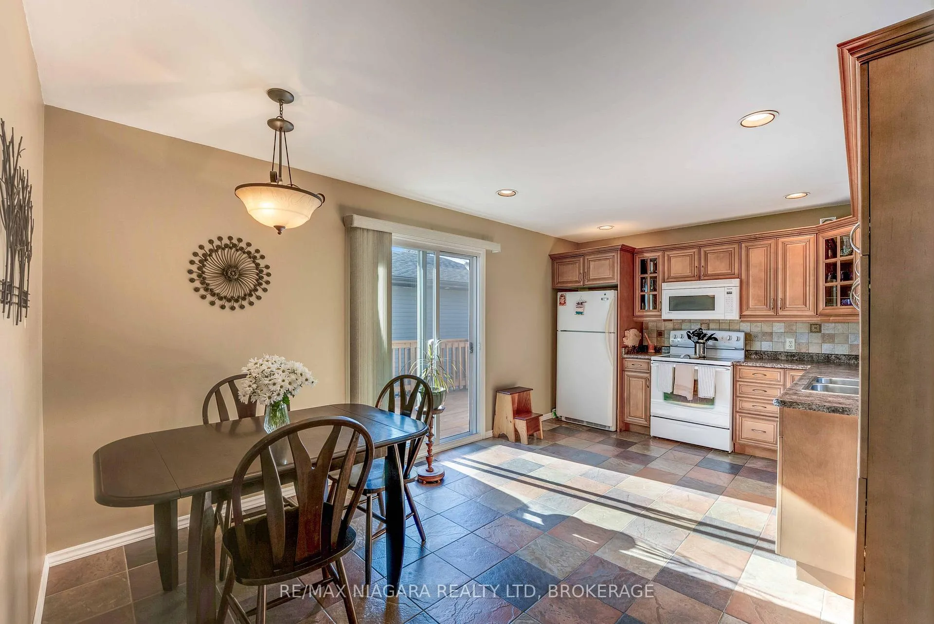 Photo 18 of 26 Ravine Road, St. Catharines, Oakdale — HOMEH