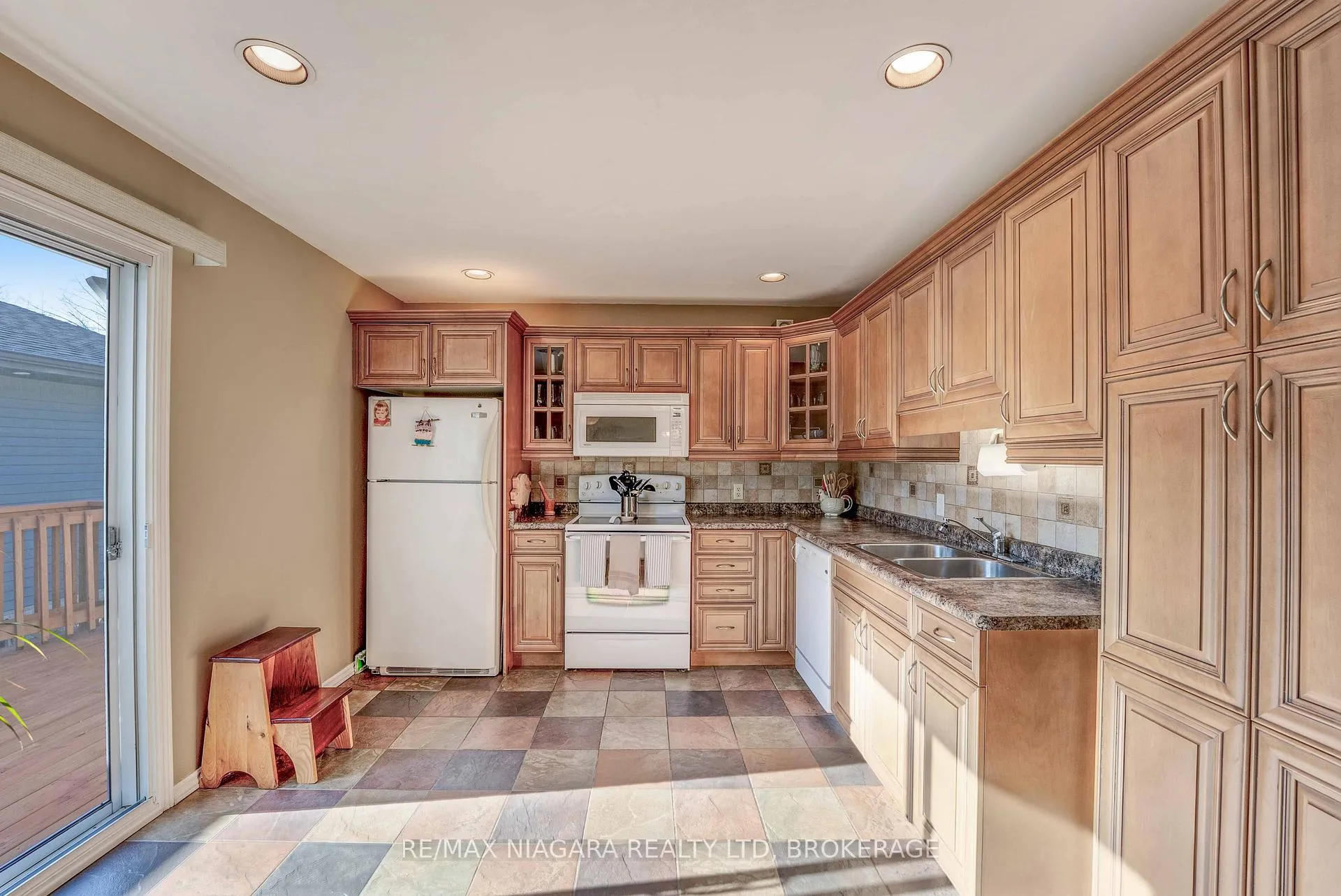 Photo 19 of 26 Ravine Road, St. Catharines, Oakdale — HOMEH