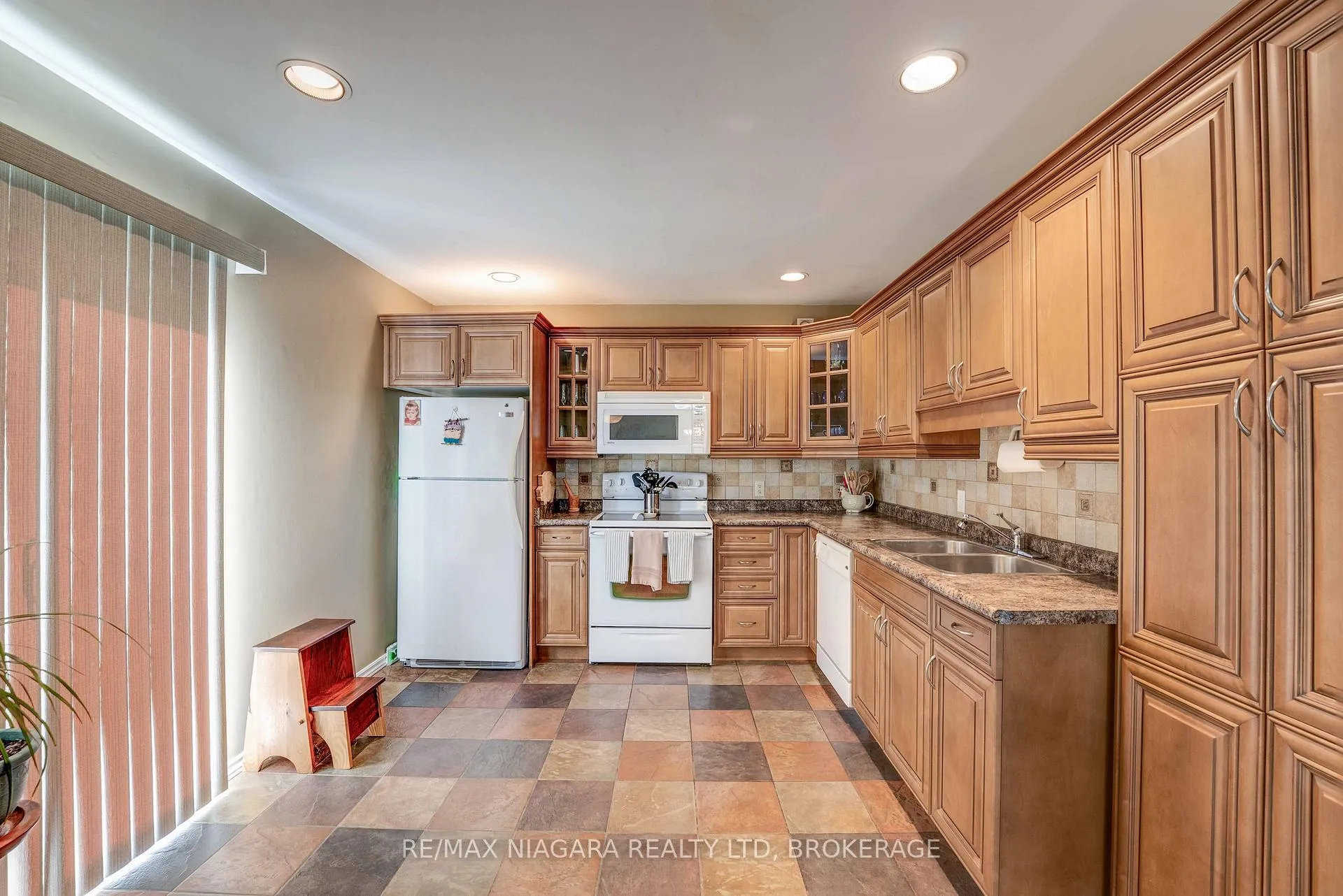 Photo 23 of 26 Ravine Road, St. Catharines, Oakdale — HOMEH
