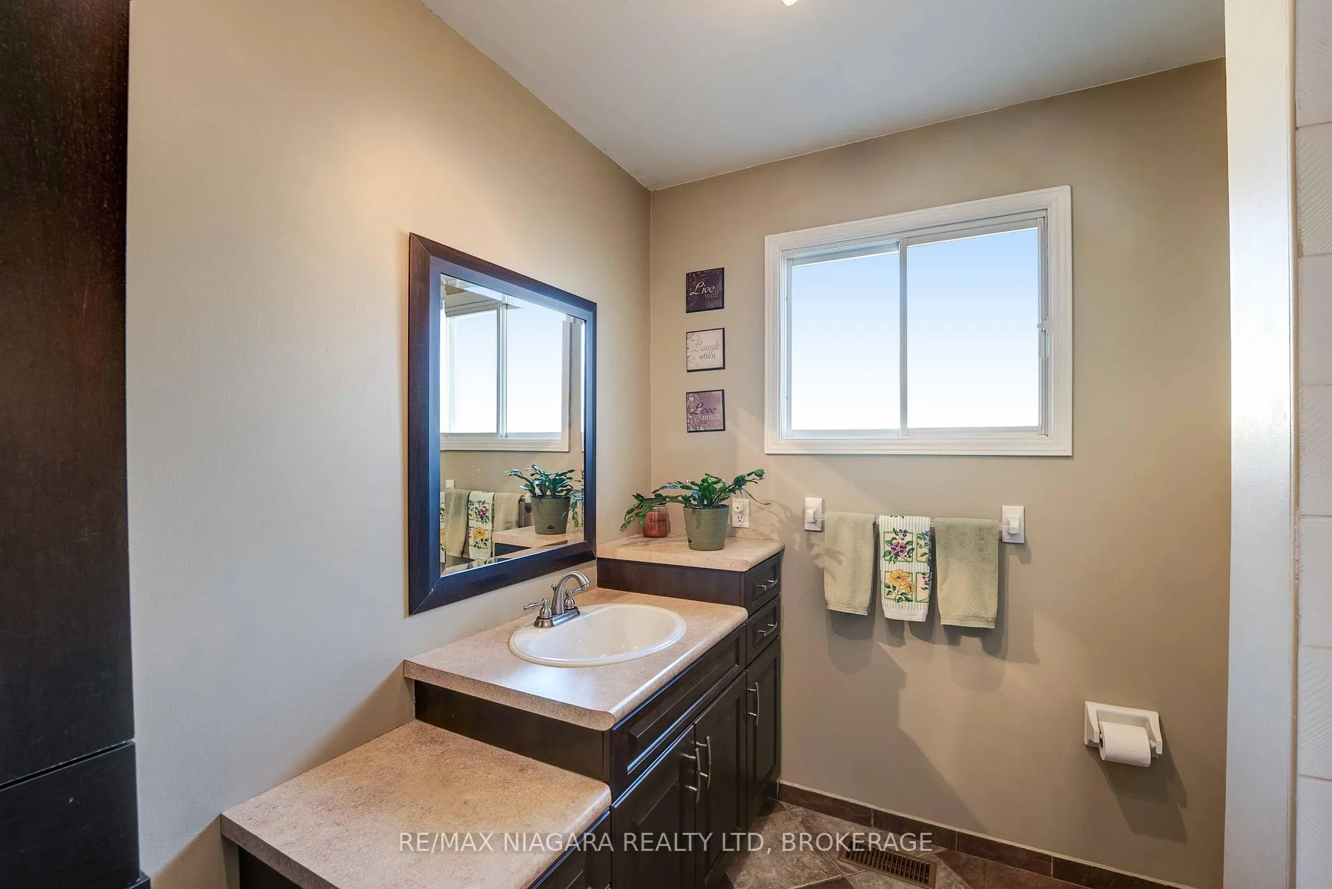Photo 29 of 26 Ravine Road, St. Catharines, Oakdale — HOMEH