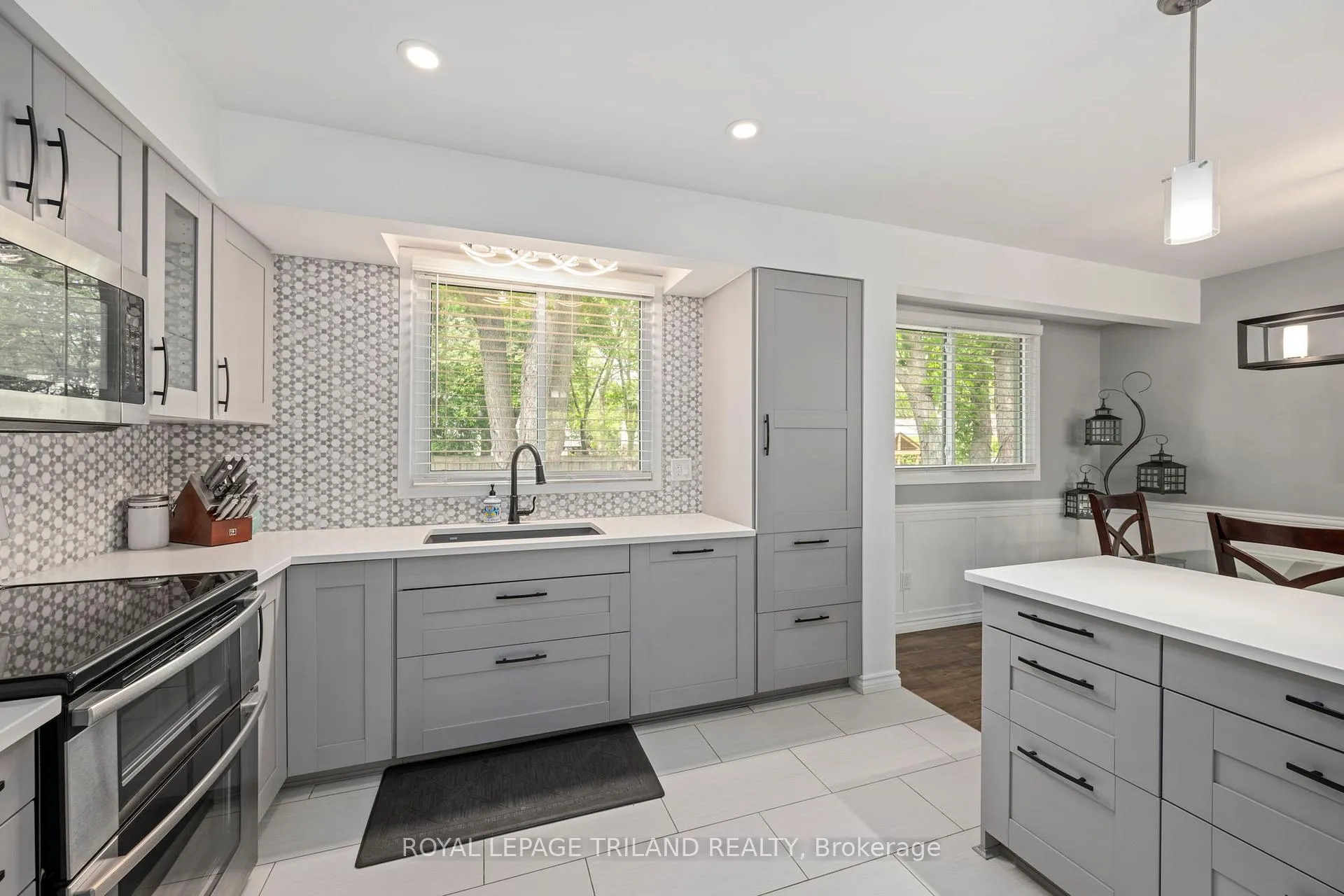 Photo 4 of 93 St Lawrence Boulevard, London, South O — HOMEH