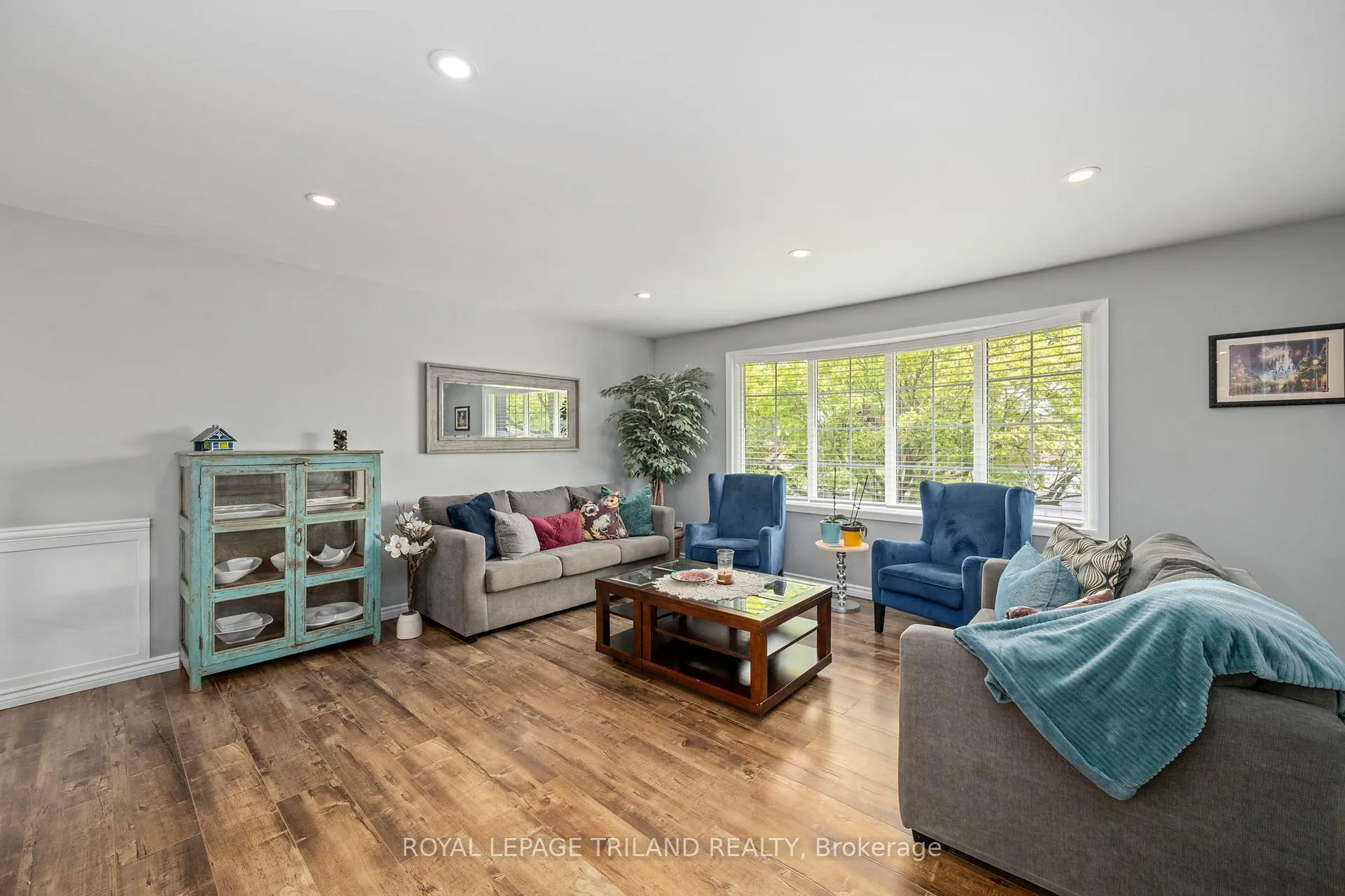 Photo 9 of 93 St Lawrence Boulevard, London, South O — HOMEH