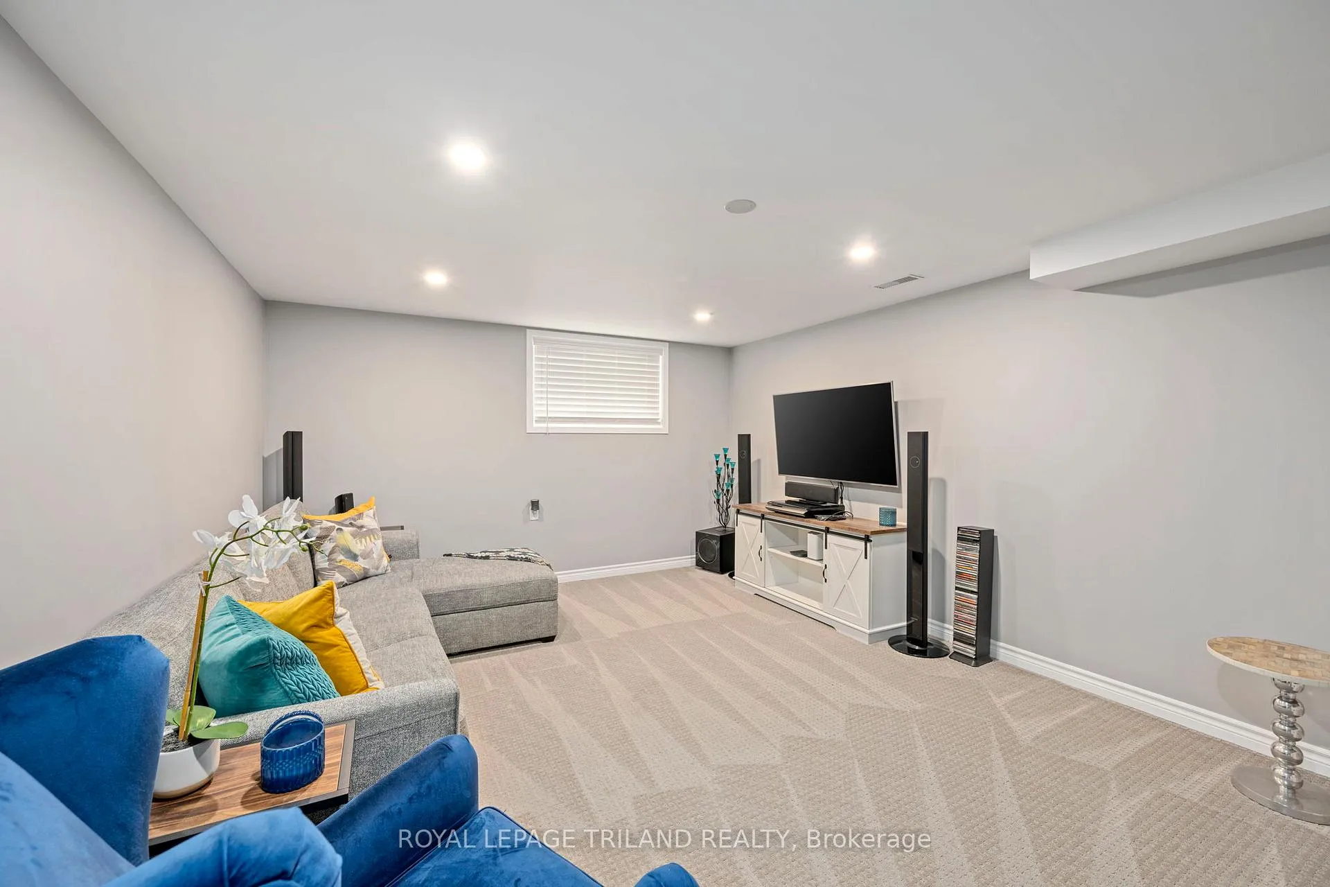 Photo 19 of 93 St Lawrence Boulevard, London, South O — HOMEH