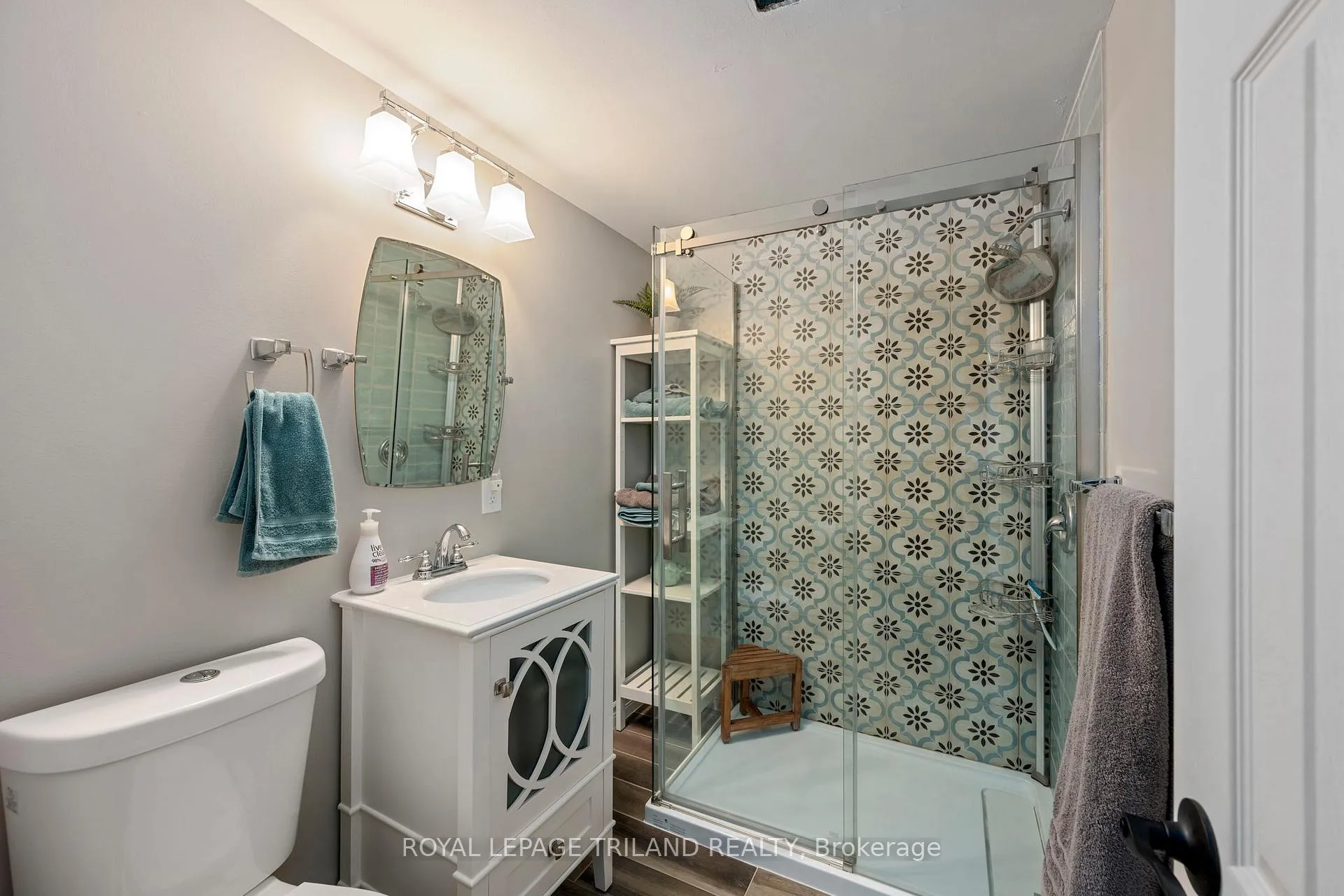 Photo 23 of 93 St Lawrence Boulevard, London, South O — HOMEH