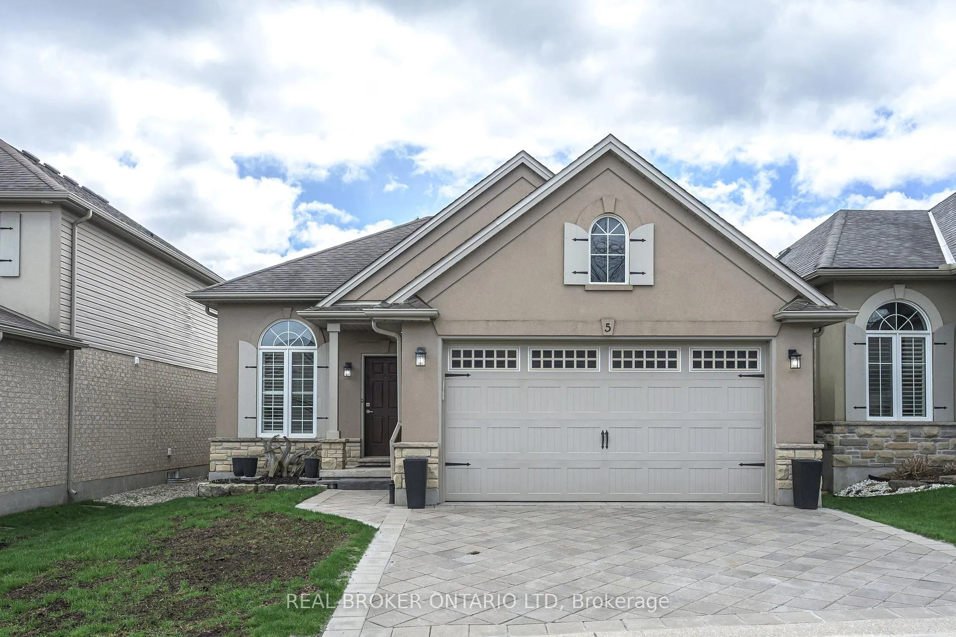 Front of Unit 5, 2615 Colonel Talbot Road
