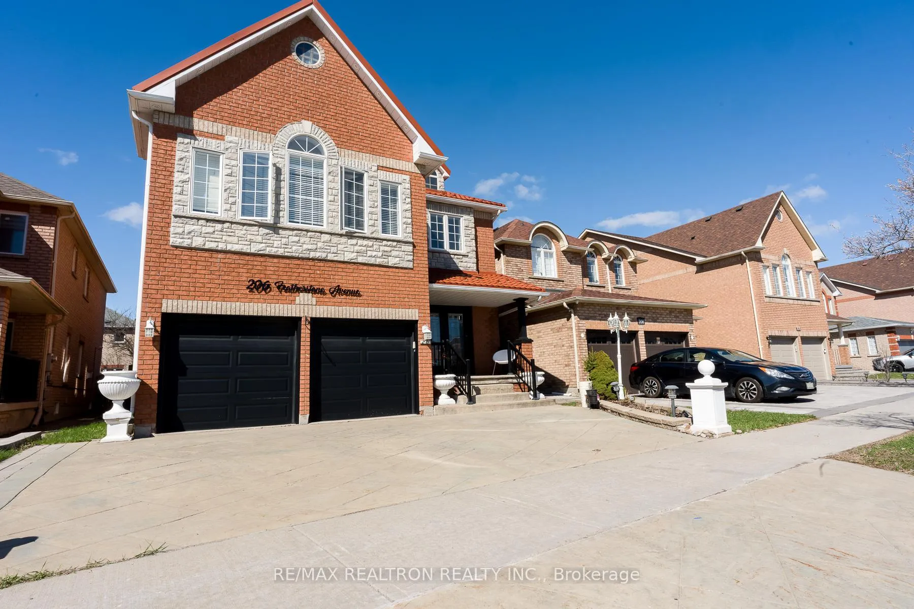 Photo 1 of 206 Featherstone Avenue, Markham, Middlefield — HOMEH