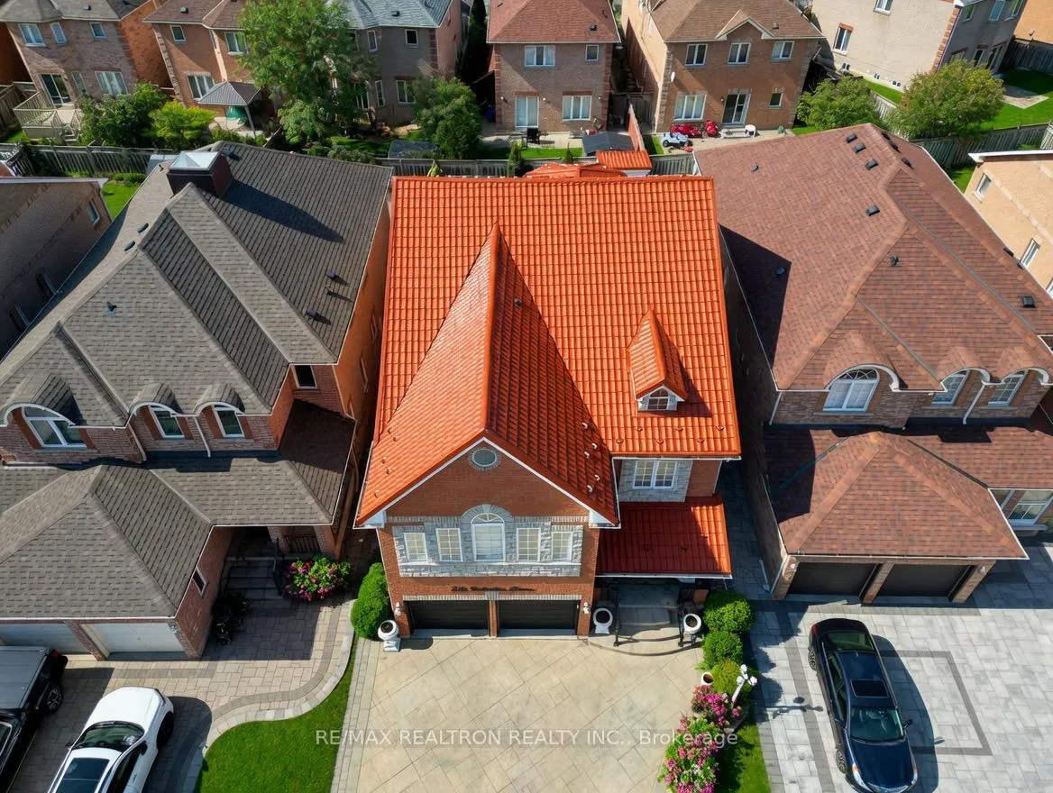 Photo 5 of 206 Featherstone Avenue, Markham, Middlefield — HOMEH