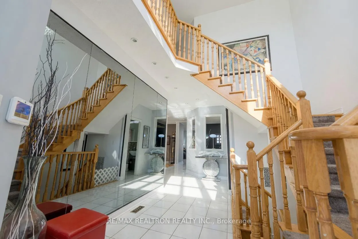 Photo 7 of 206 Featherstone Avenue, Markham, Middlefield — HOMEH