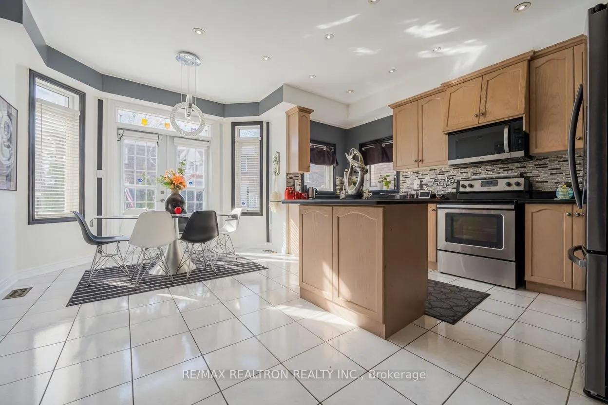 Photo 13 of 206 Featherstone Avenue, Markham, Middlefield — HOMEH