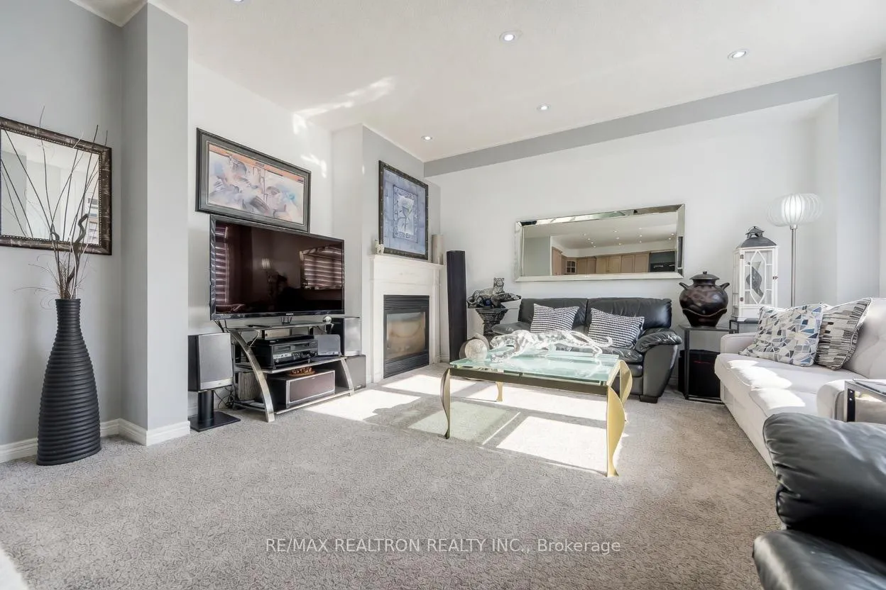 Photo 14 of 206 Featherstone Avenue, Markham, Middlefield — HOMEH