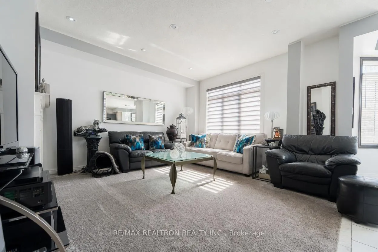 Photo 16 of 206 Featherstone Avenue, Markham, Middlefield — HOMEH