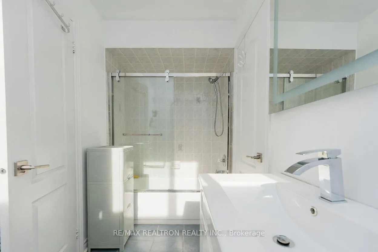 Photo 18 of 206 Featherstone Avenue, Markham, Middlefield — HOMEH