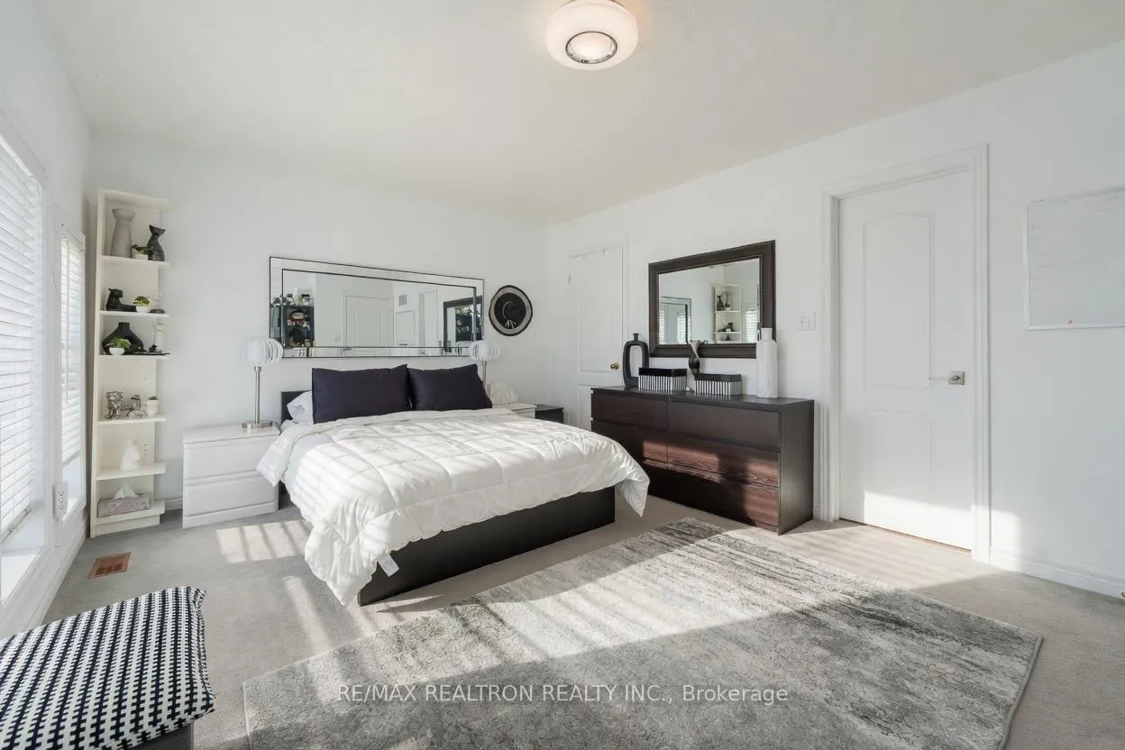 Photo 19 of 206 Featherstone Avenue, Markham, Middlefield — HOMEH