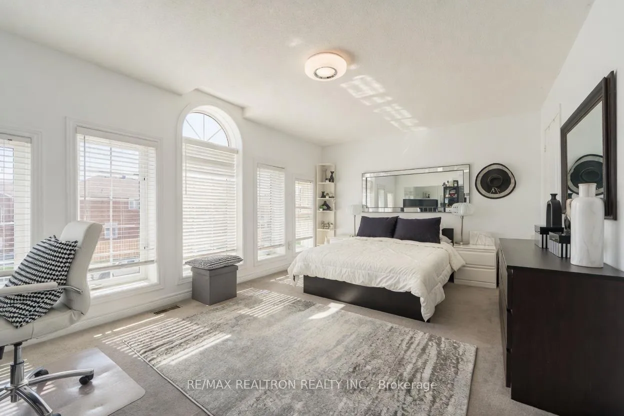 Photo 21 of 206 Featherstone Avenue, Markham, Middlefield — HOMEH