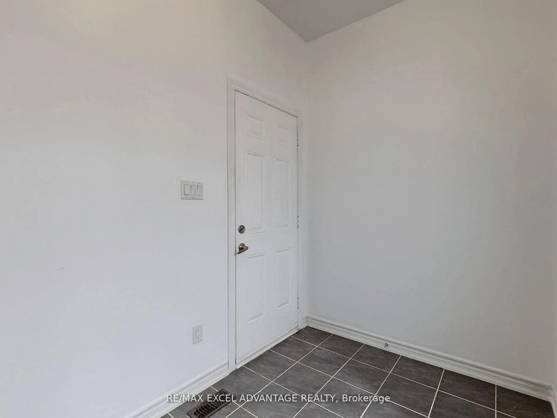Photo 15 of Unit Lower, 1280 Bardeau Street, Innisfil, Lefroy — HOMEH