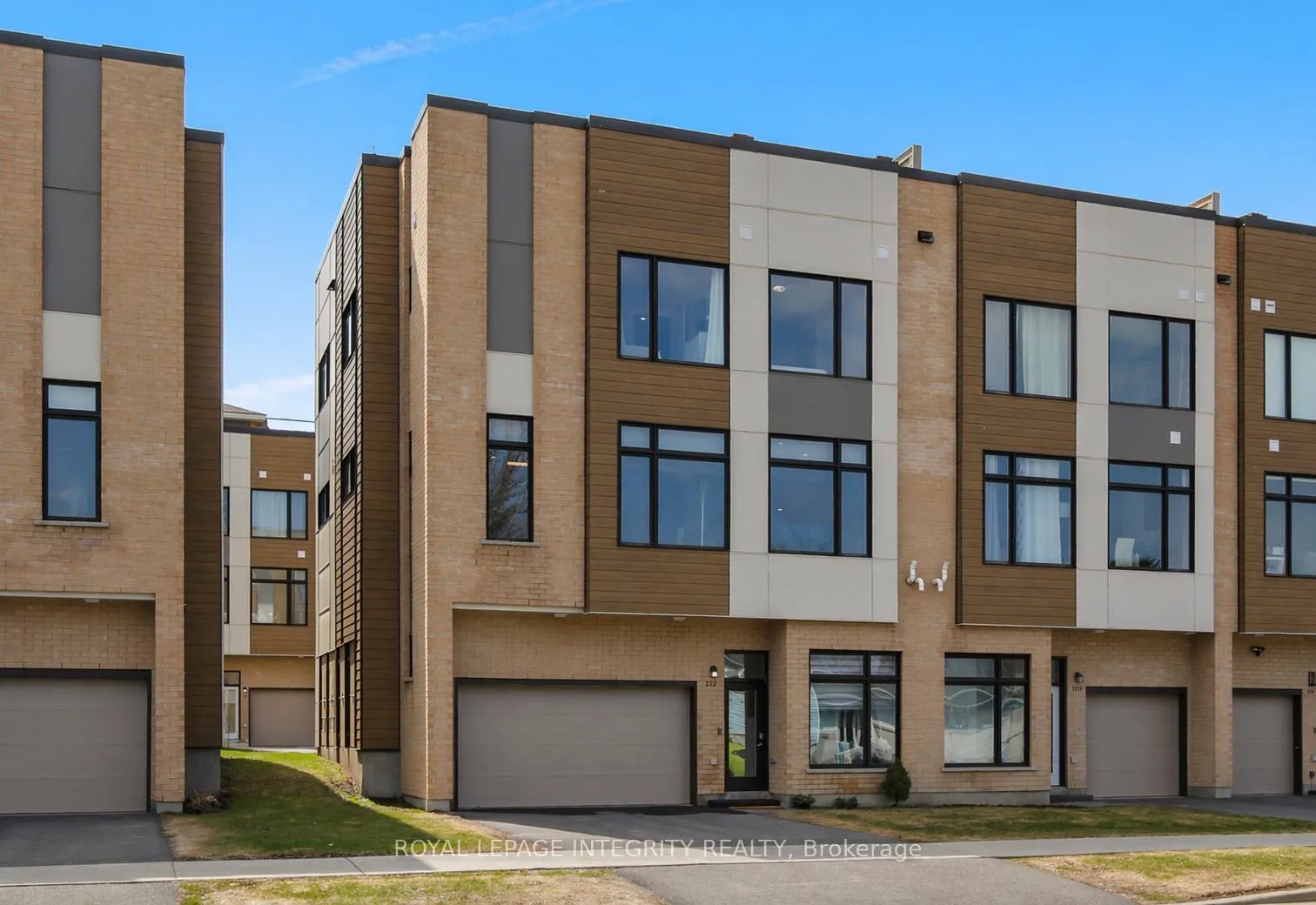 Photo 1 of 2722 Draper Avenue, Ottawa, Redwood Park — HOMEH