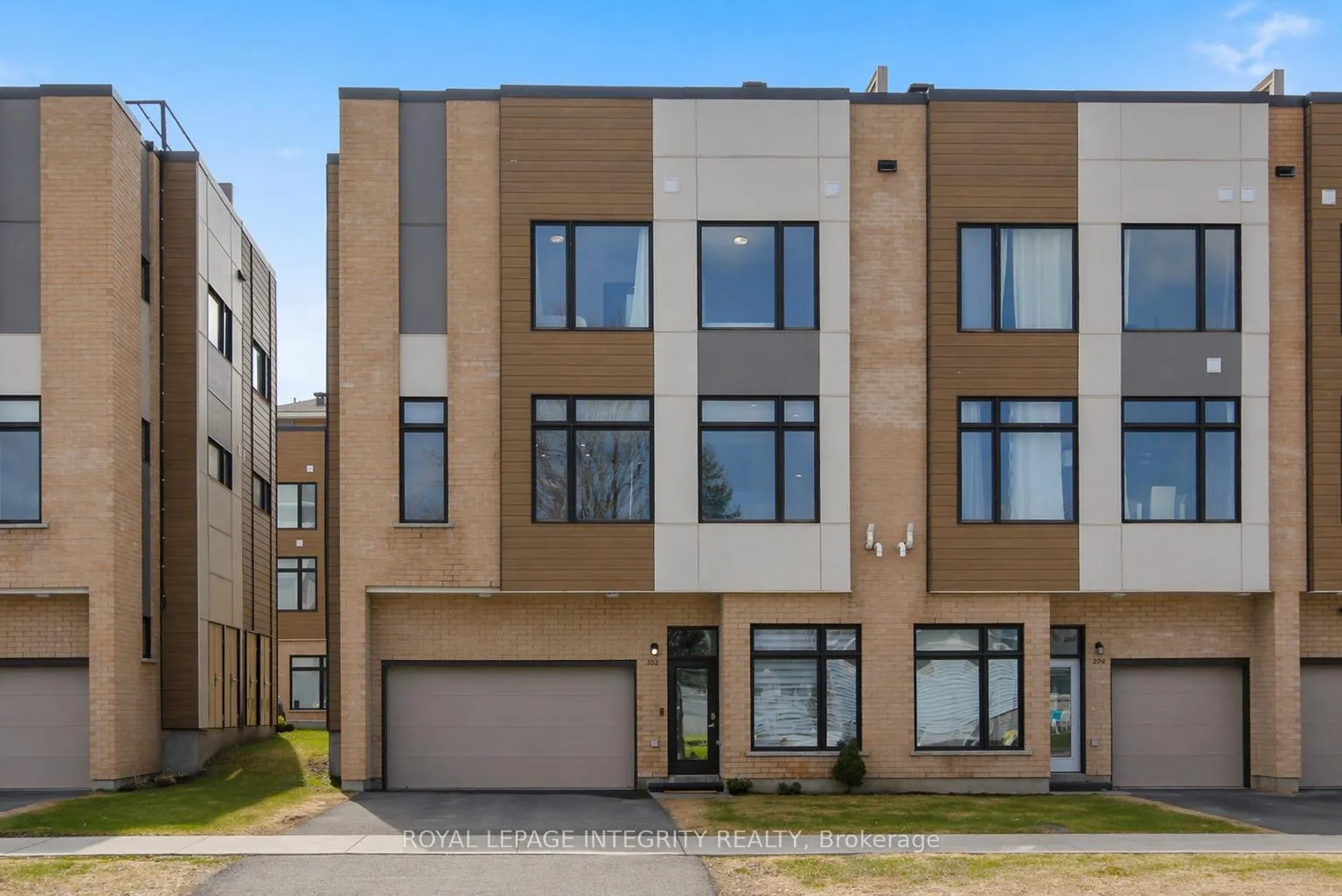 Photo 2 of 2722 Draper Avenue, Ottawa, Redwood Park — HOMEH
