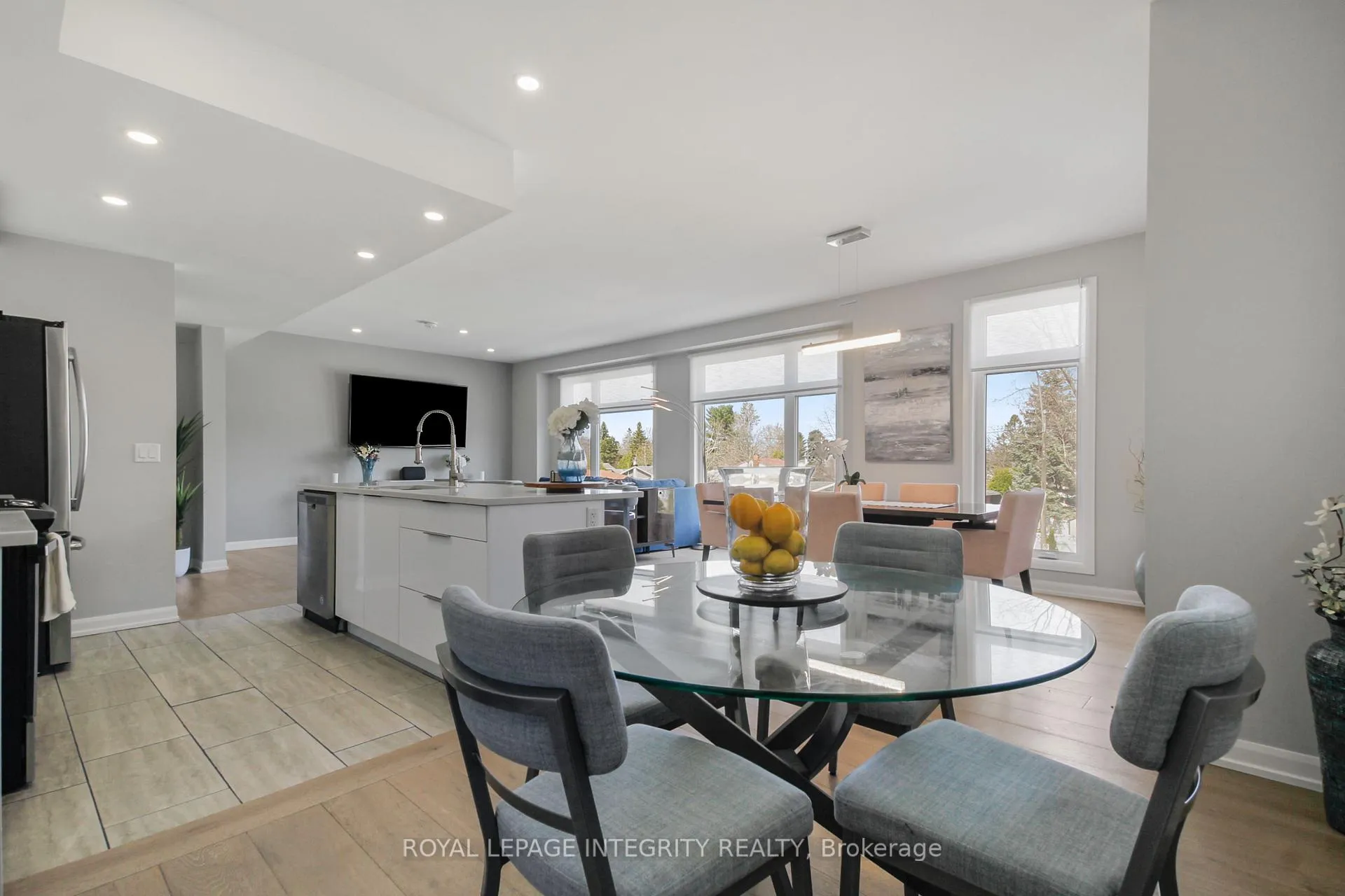 Photo 17 of 2722 Draper Avenue, Ottawa, Redwood Park — HOMEH