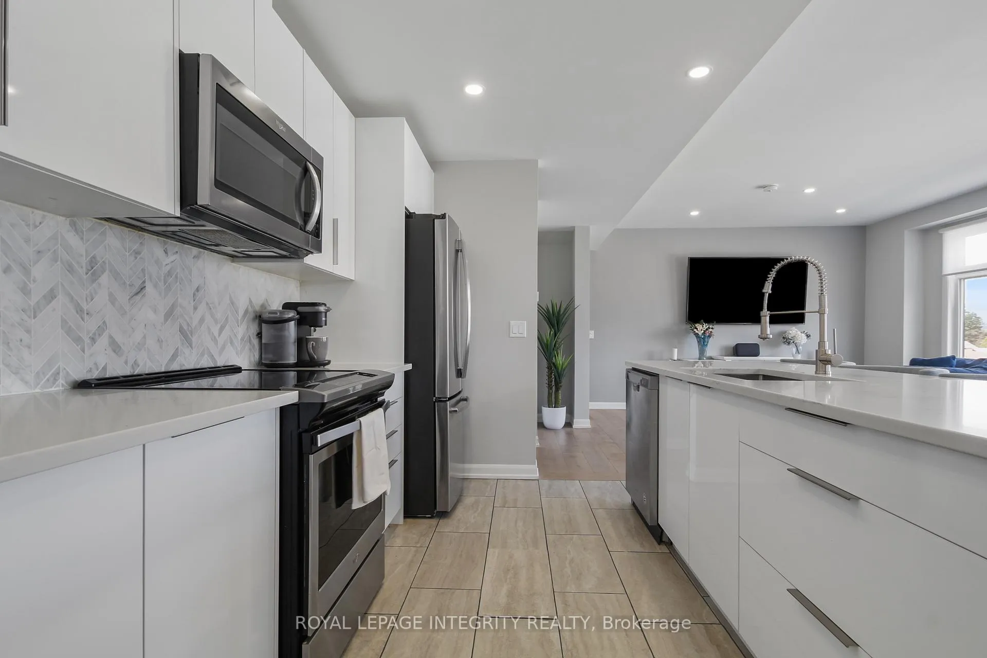 Photo 18 of 2722 Draper Avenue, Ottawa, Redwood Park — HOMEH