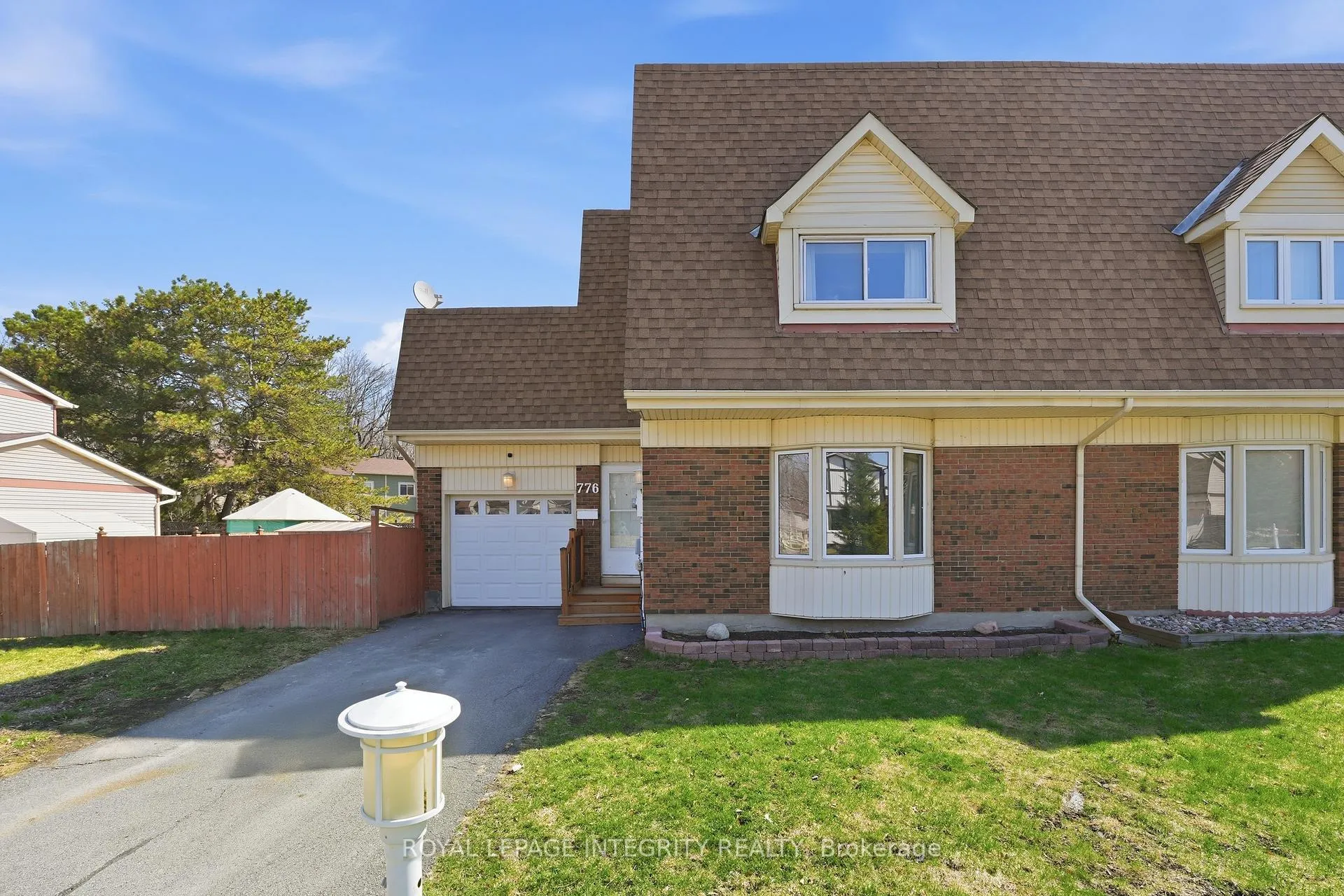 Front of 776 Vinette Crescent