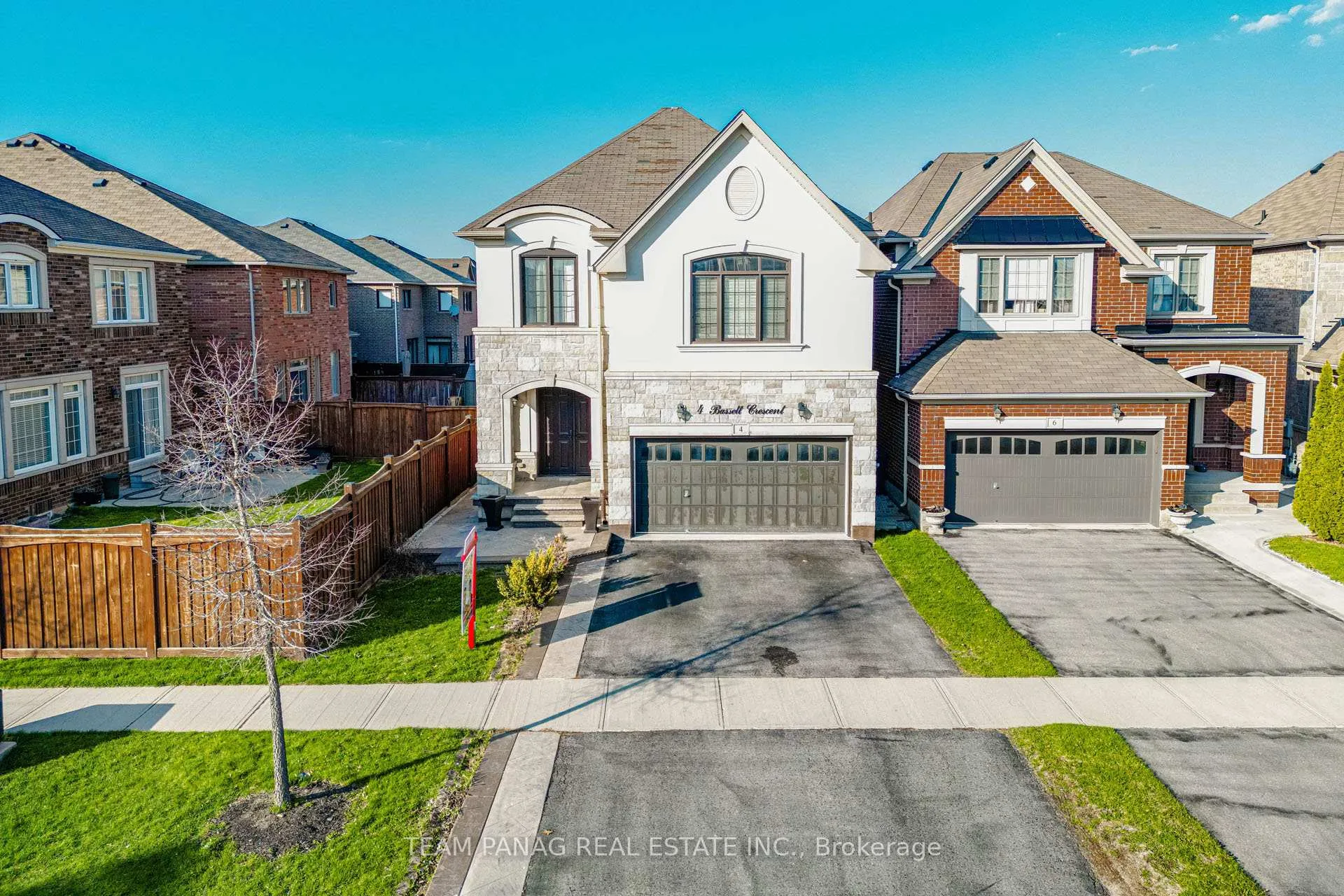 Photo 2 of 4 Bassett Crescent, Brampton, Credit Valley — HOMEH