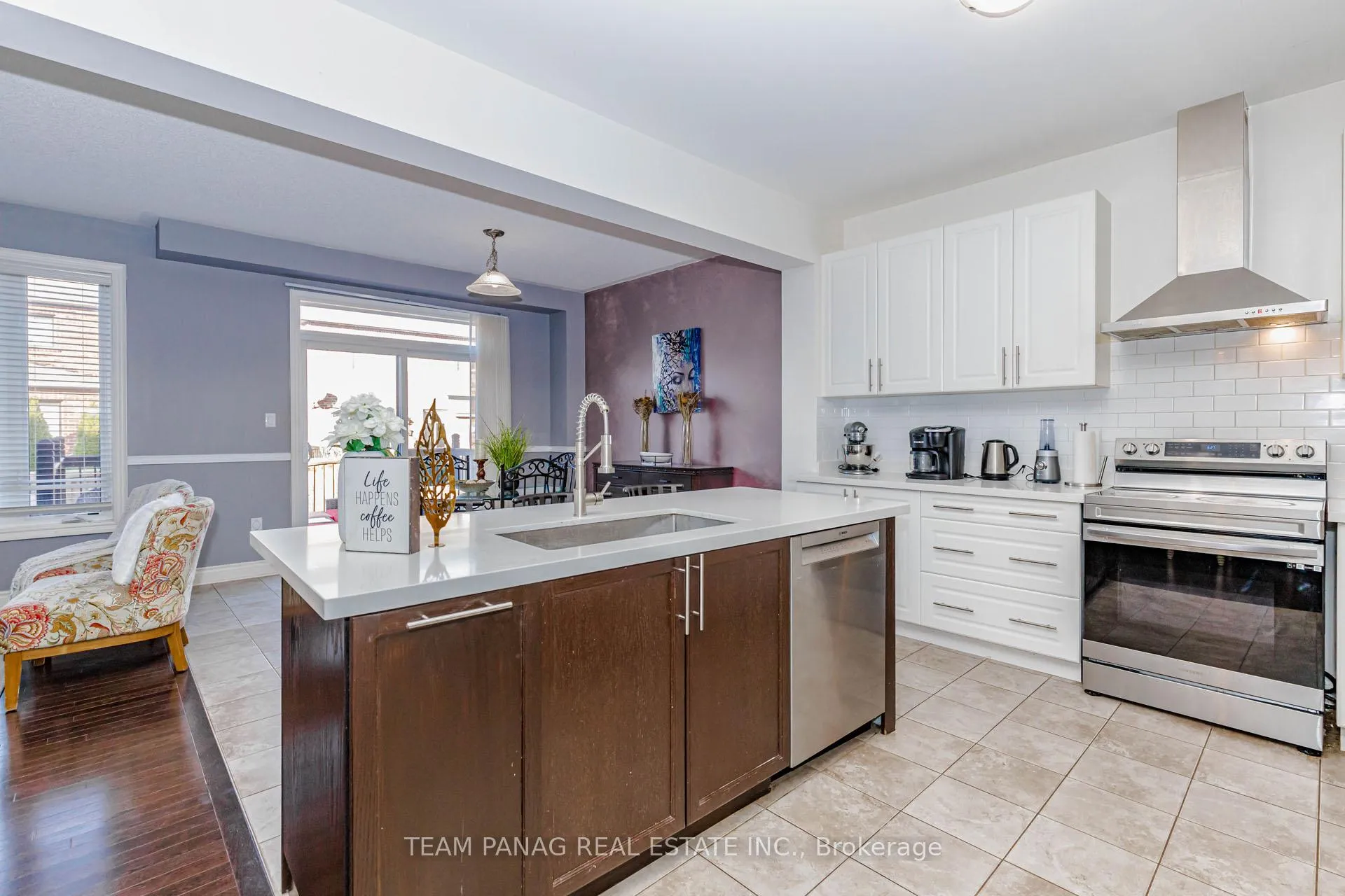 Photo 10 of 4 Bassett Crescent, Brampton, Credit Valley — HOMEH