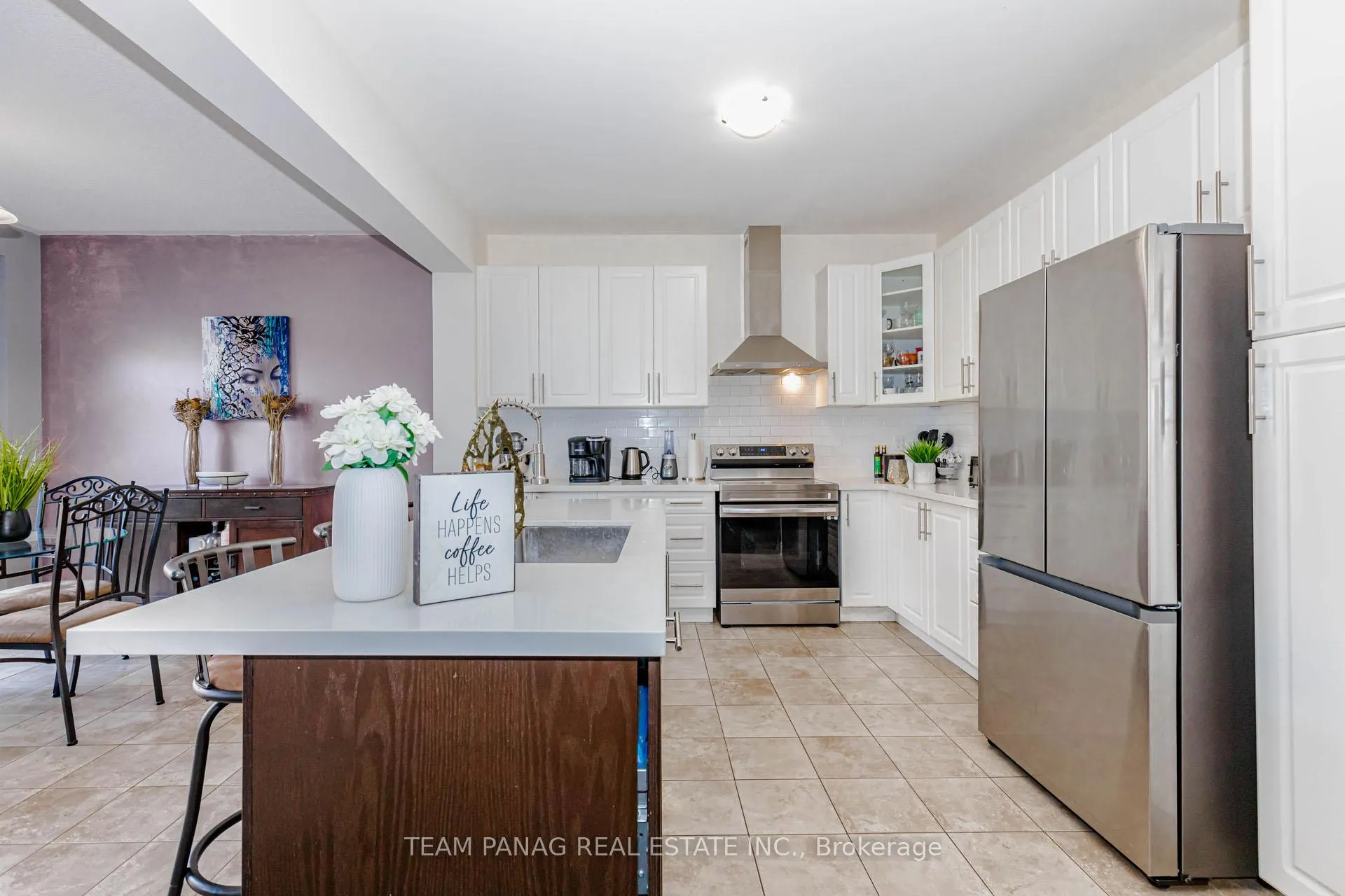 Photo 11 of 4 Bassett Crescent, Brampton, Credit Valley — HOMEH