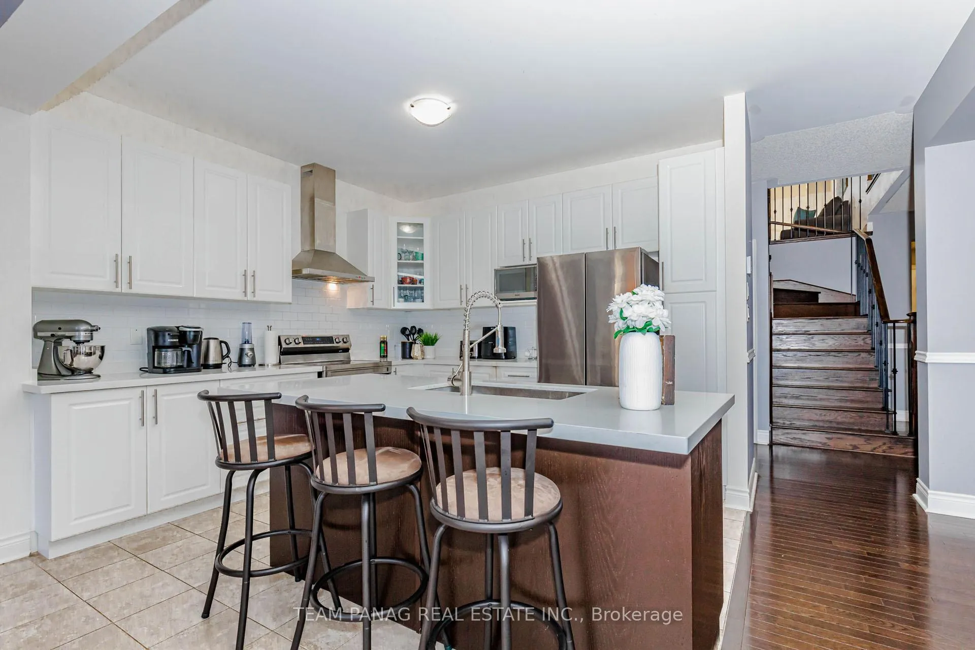 Photo 14 of 4 Bassett Crescent, Brampton, Credit Valley — HOMEH