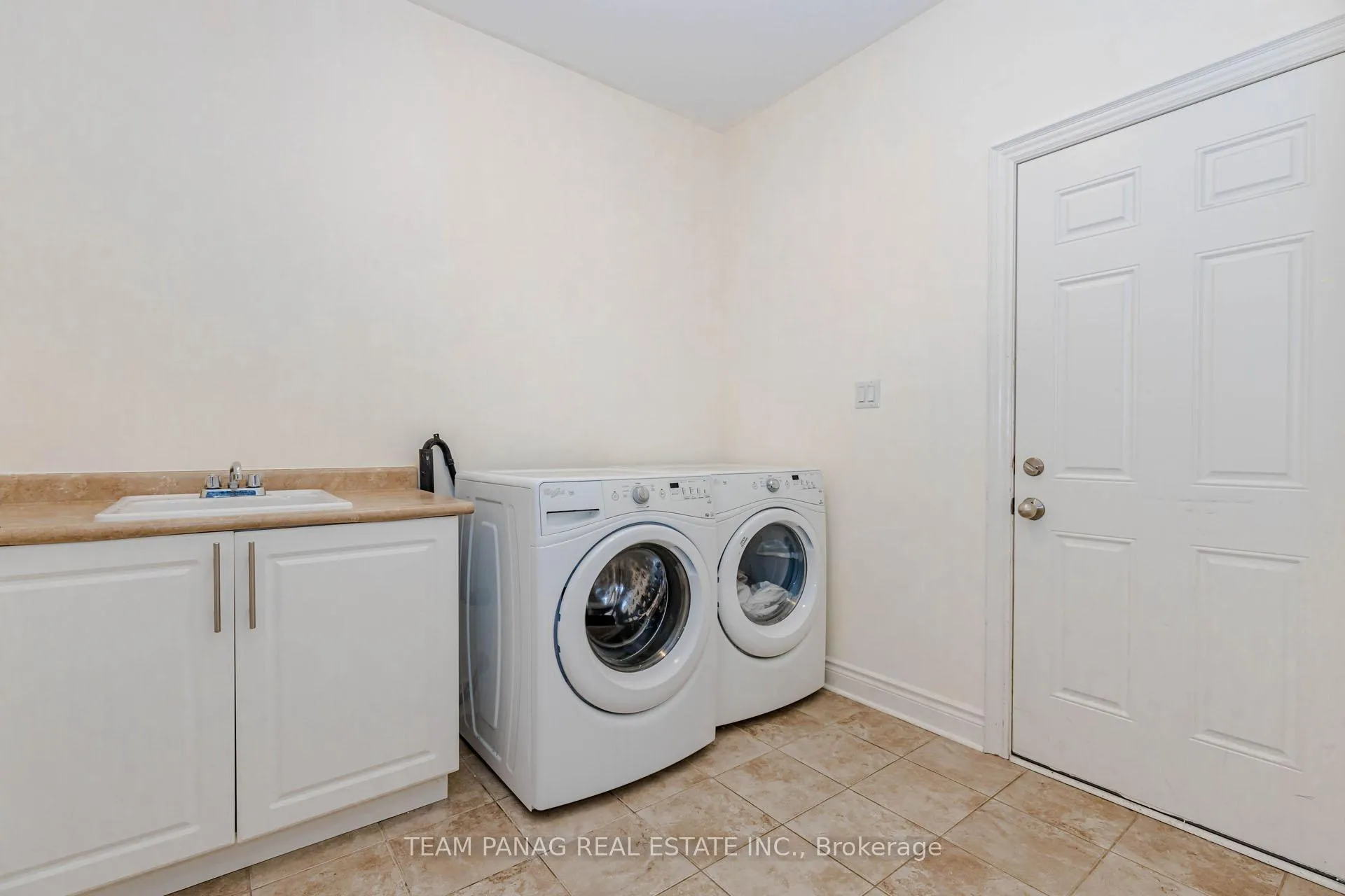 Photo 19 of 4 Bassett Crescent, Brampton, Credit Valley — HOMEH