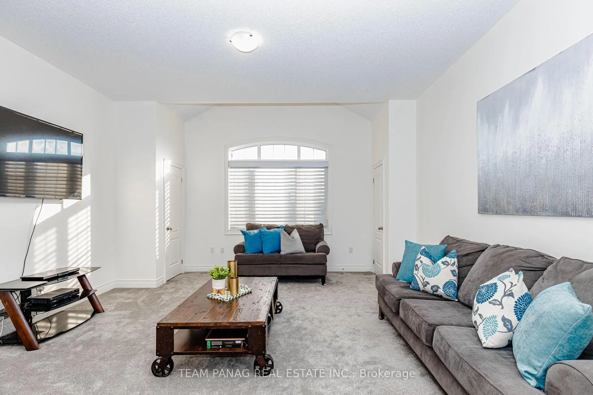 Photo 23 of 4 Bassett Crescent, Brampton, Credit Valley — HOMEH