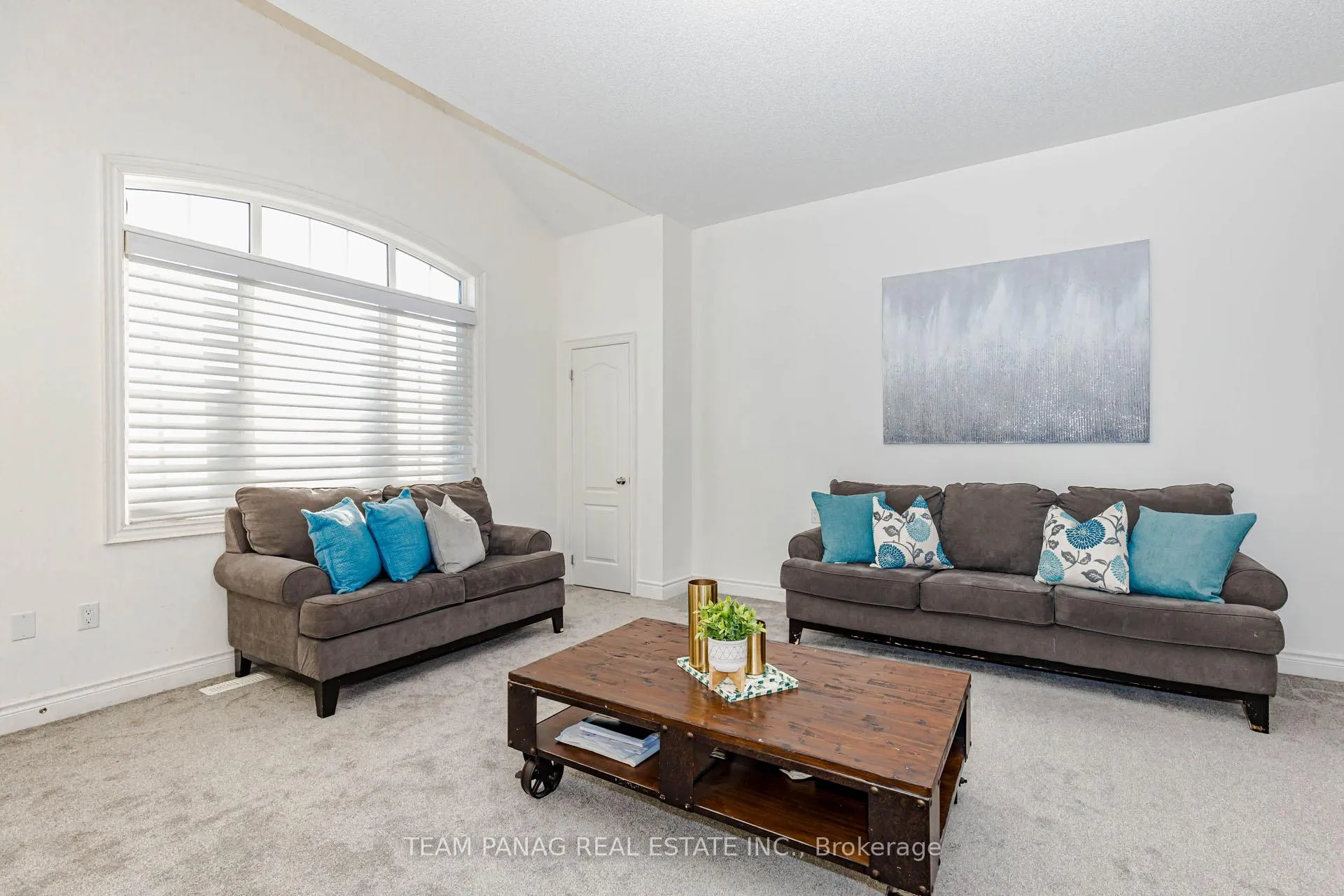 Photo 24 of 4 Bassett Crescent, Brampton, Credit Valley — HOMEH