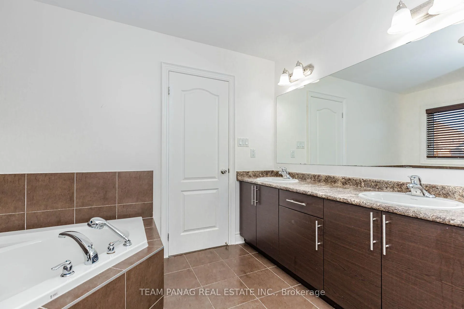 Photo 32 of 4 Bassett Crescent, Brampton, Credit Valley — HOMEH