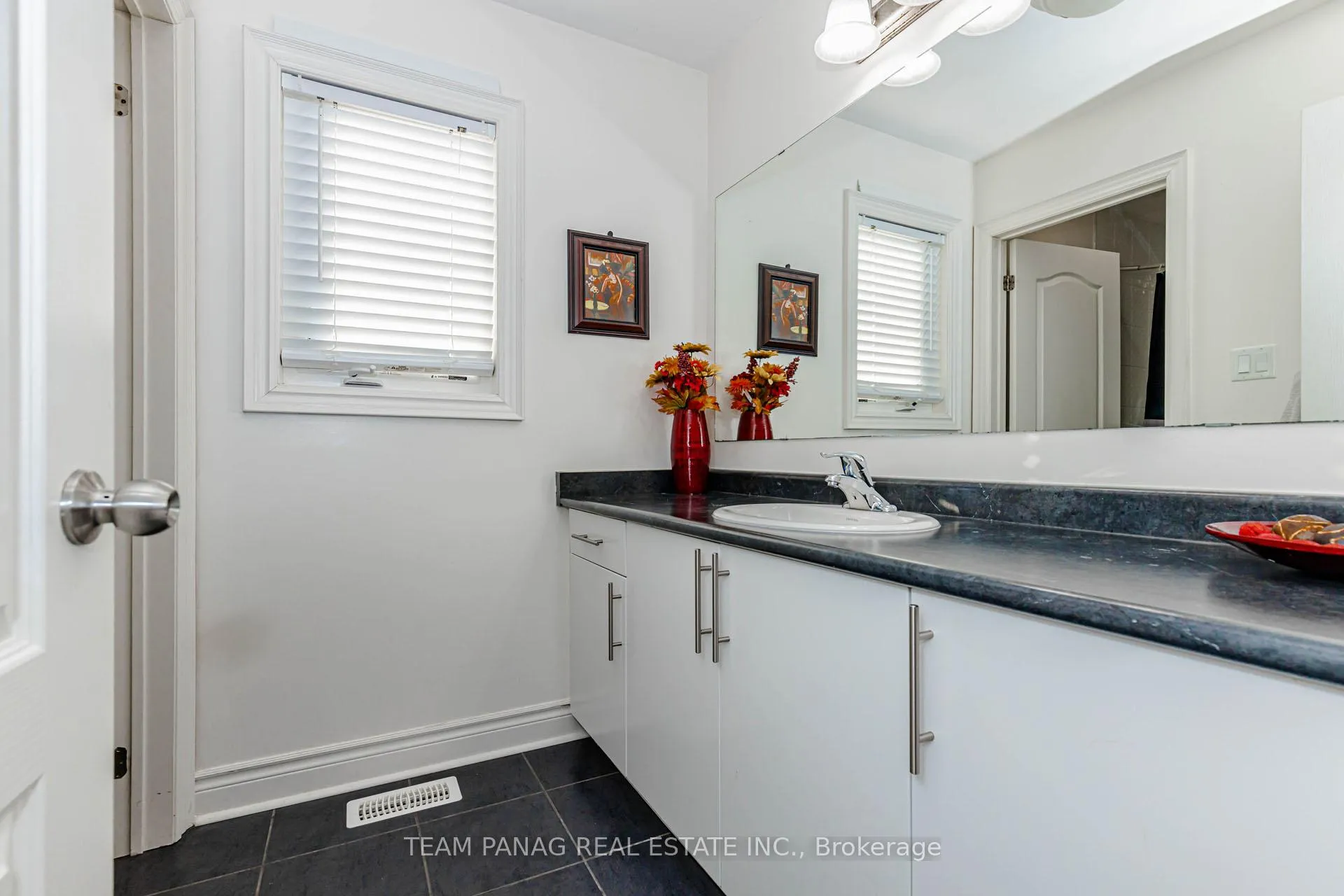 Photo 36 of 4 Bassett Crescent, Brampton, Credit Valley — HOMEH