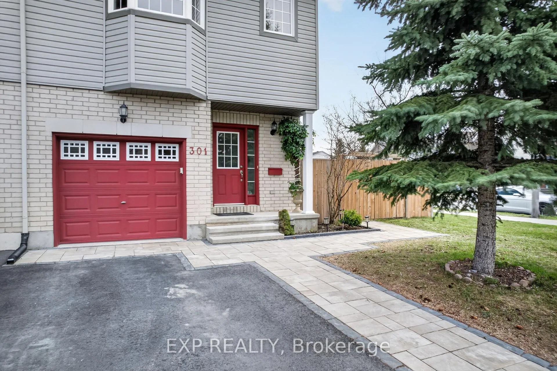 Photo 2 of 301 Brigitta Street, Ottawa, Kanata - Emerald Meadows/Trailwest — HOMEH