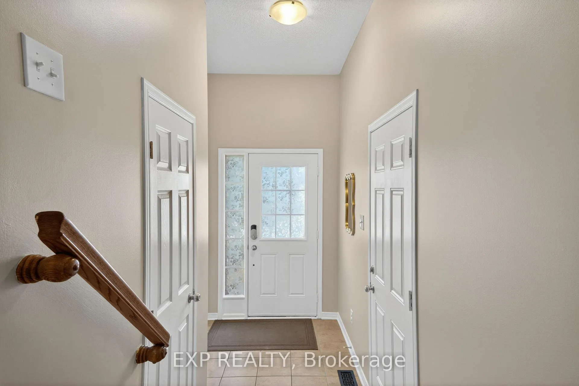 Photo 3 of 301 Brigitta Street, Ottawa, Kanata - Emerald Meadows/Trailwest — HOMEH